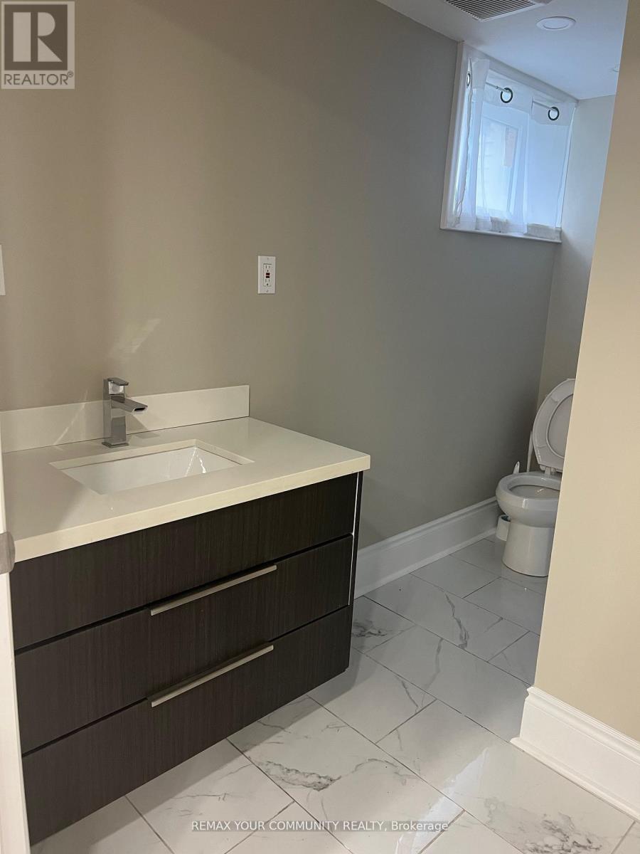 23 Irwin Avenue, Aurora, Ontario  L4G 3G1 - Photo 3 - N13844512