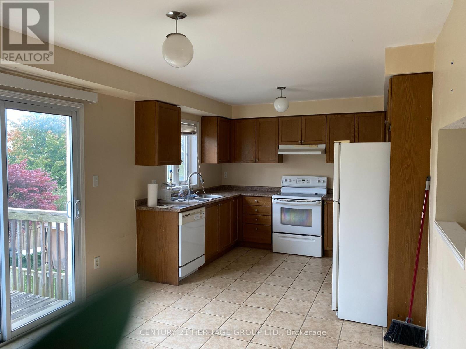 183 Knapton Drive, Newmarket, Ontario  L3X 2B5 - Photo 3 - N13026074