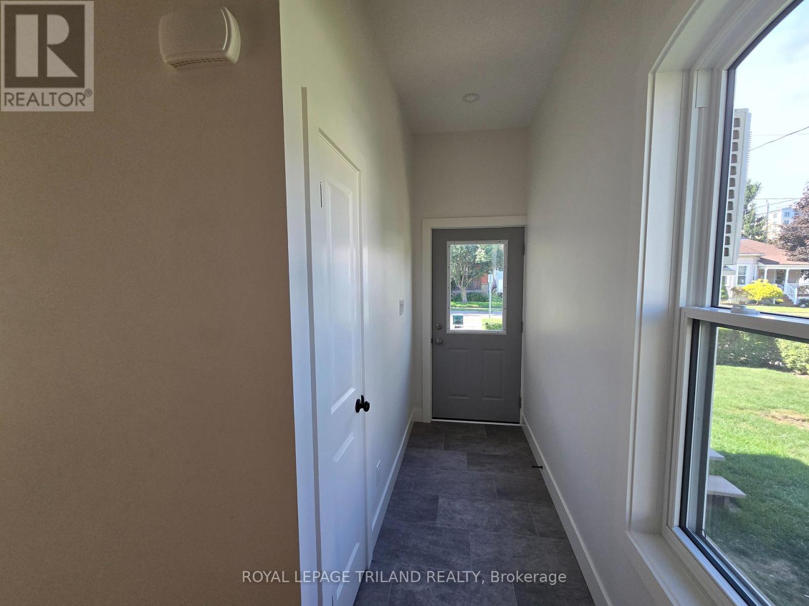 1 - 245 Ross Street, St. Thomas, Ontario  N5R 3Y7 - Photo 3 - X13844598