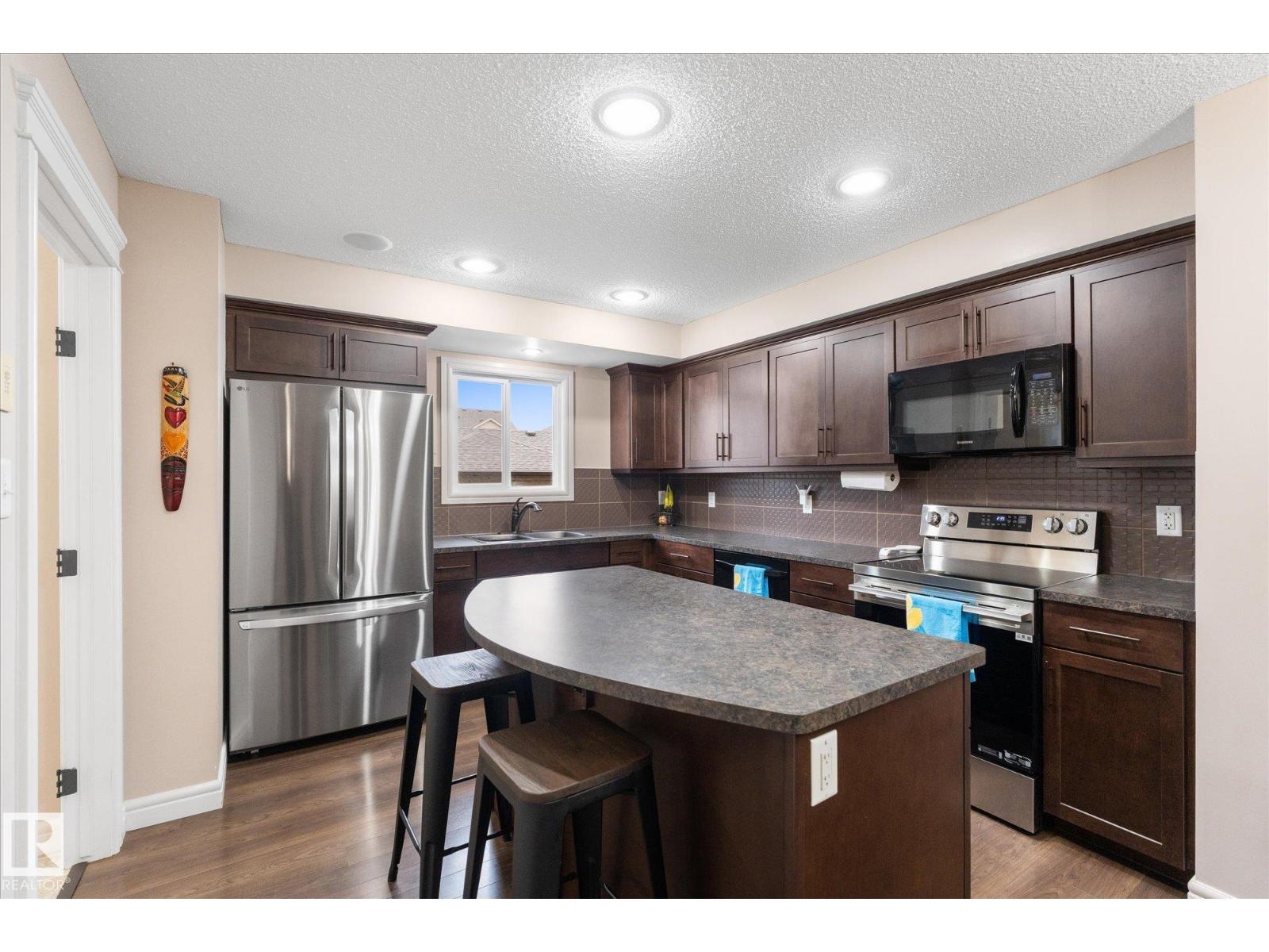 16 MEADOWLAND CR