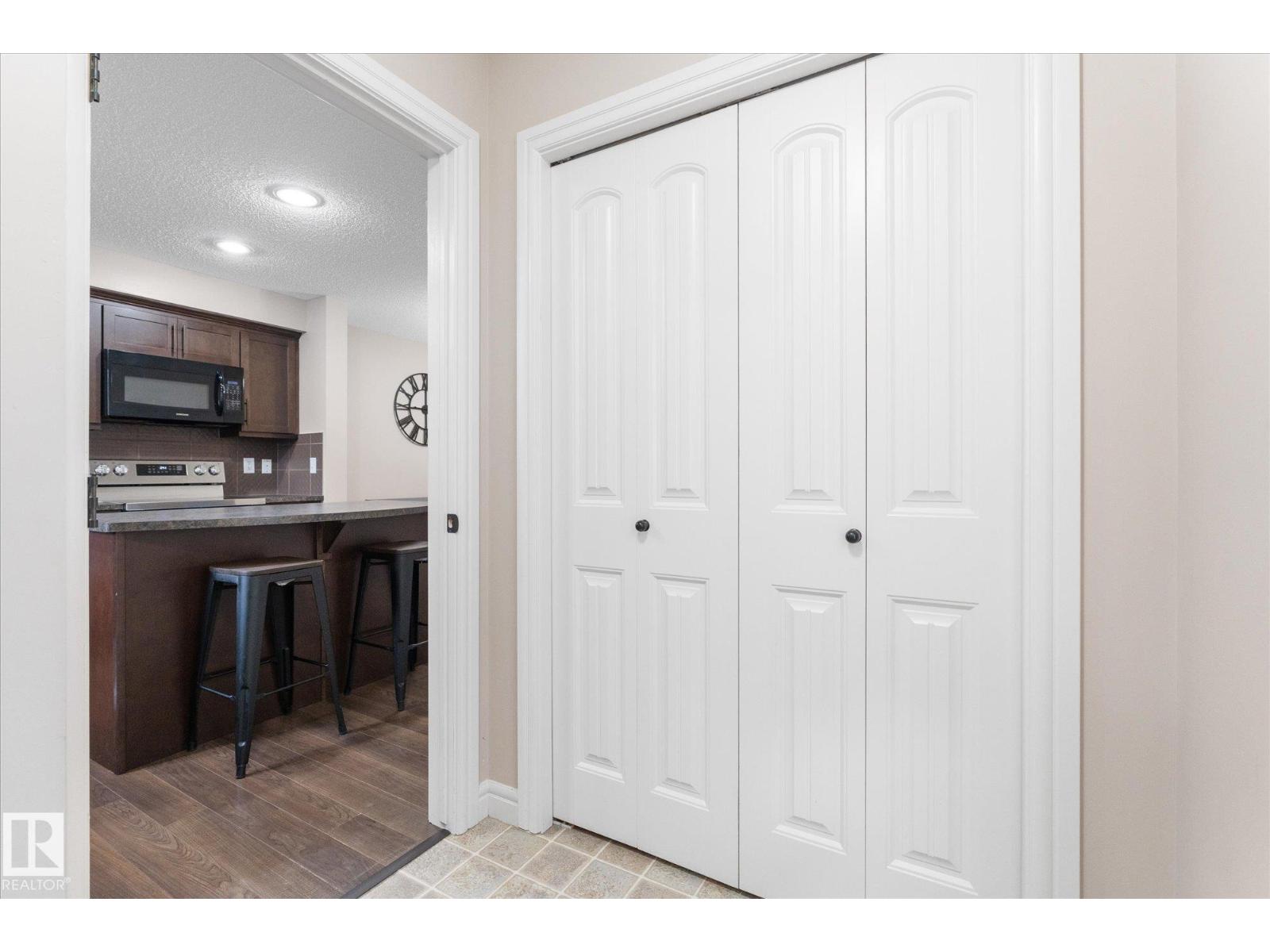16 MEADOWLAND CR