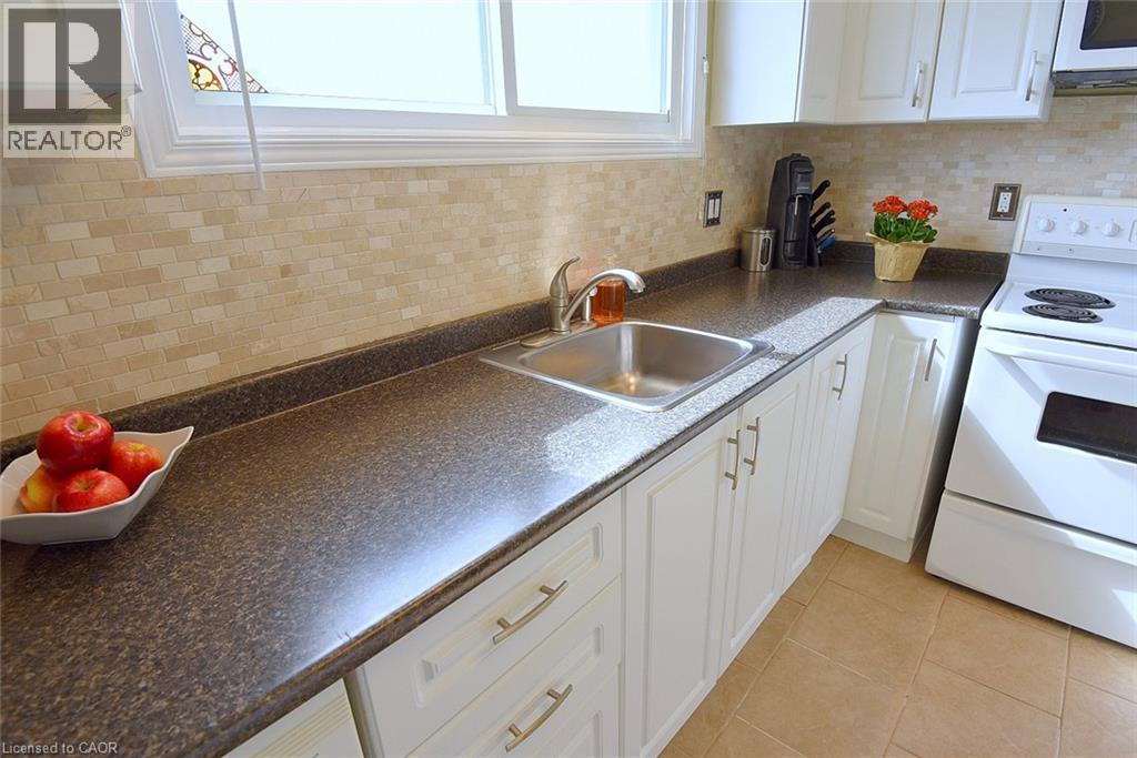18 Claudette Gate, Hamilton, Ontario  L9B 1T5 - Photo 12 - 40867665
