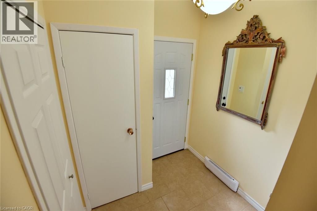 18 Claudette Gate, Hamilton, Ontario  L9B 1T5 - Photo 5 - 40867665