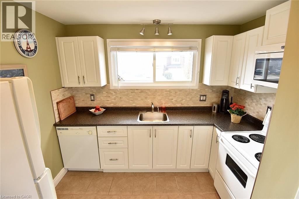18 Claudette Gate, Hamilton, Ontario  L9B 1T5 - Photo 13 - 40867665