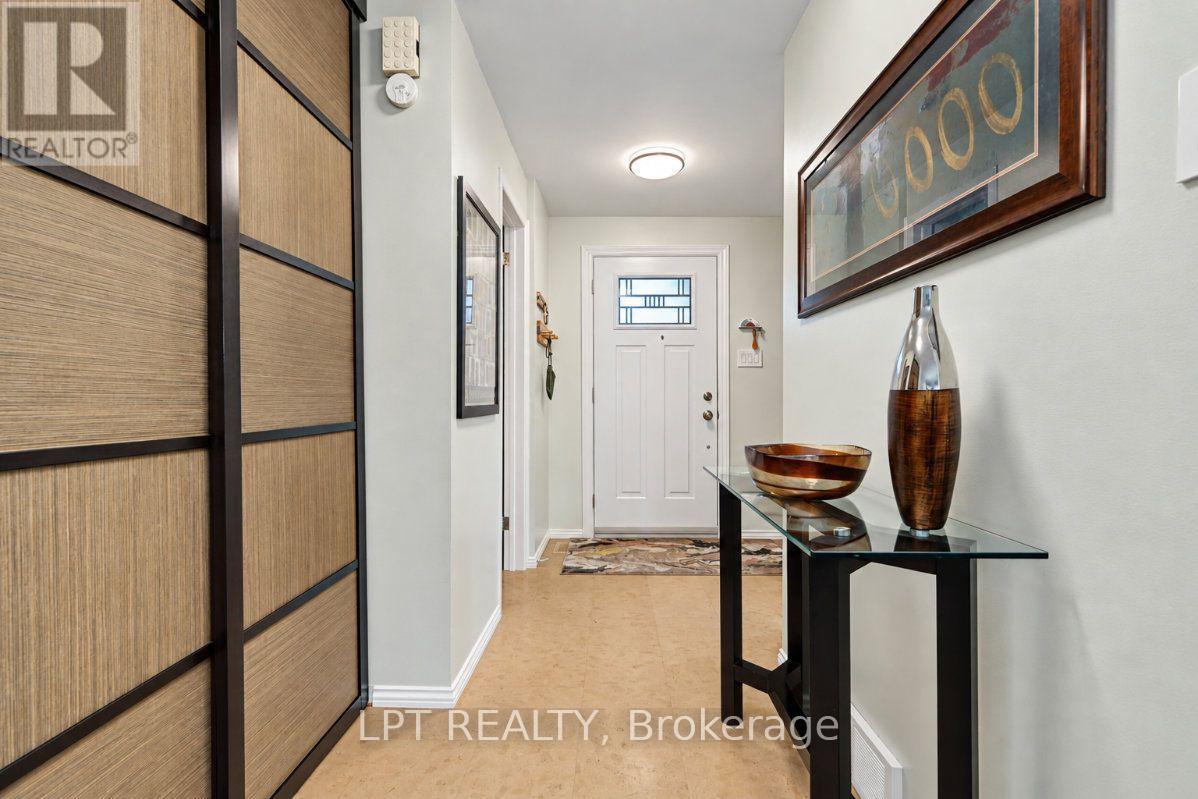65 Coolspring Crescent, Ottawa, Ontario  K2E 7M9 - Photo 4 - X13844744