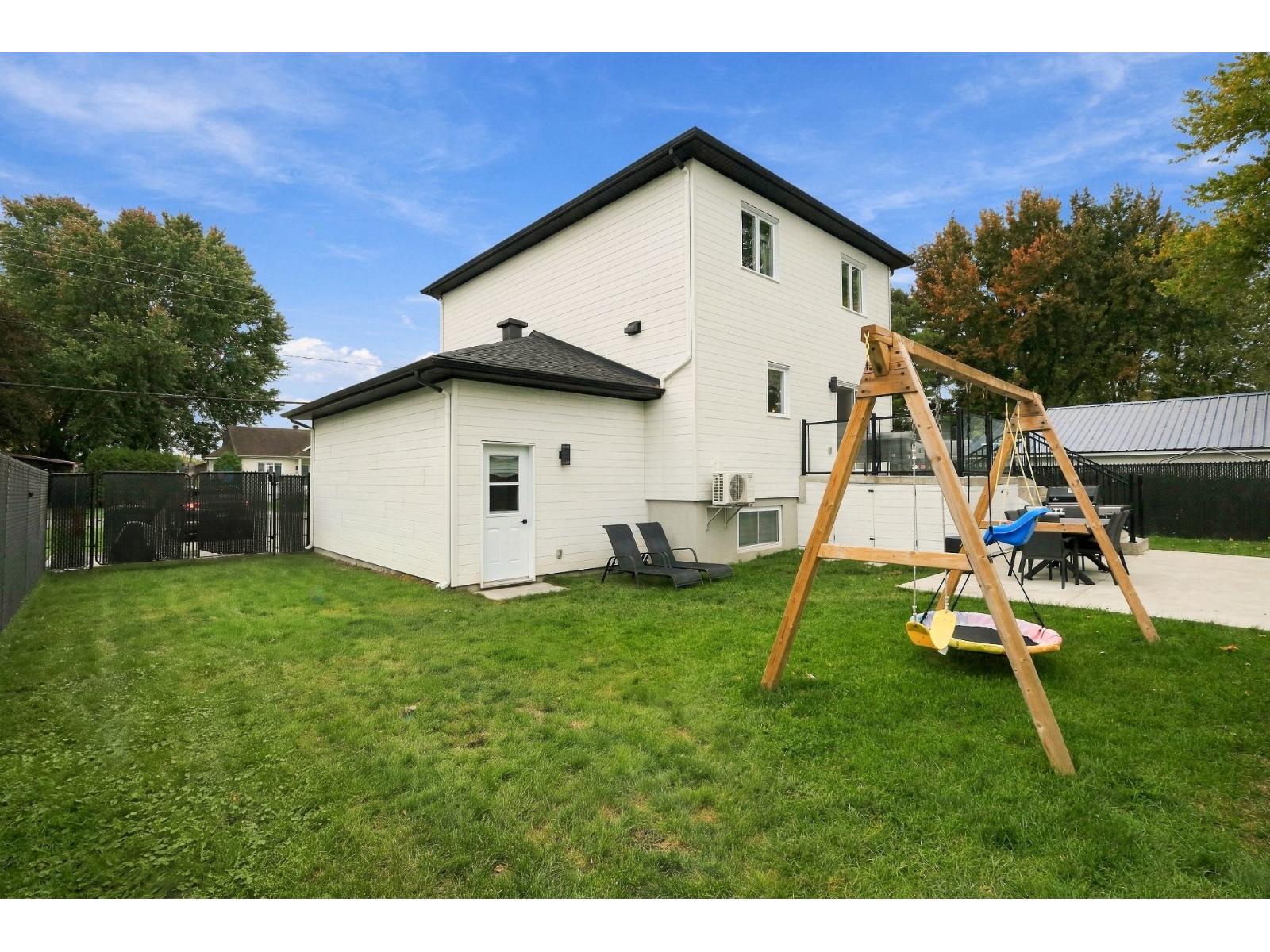 44 Rue Tremblay Saint-Jean-sur-Richelieu Quebec Canada J2X2T7 3