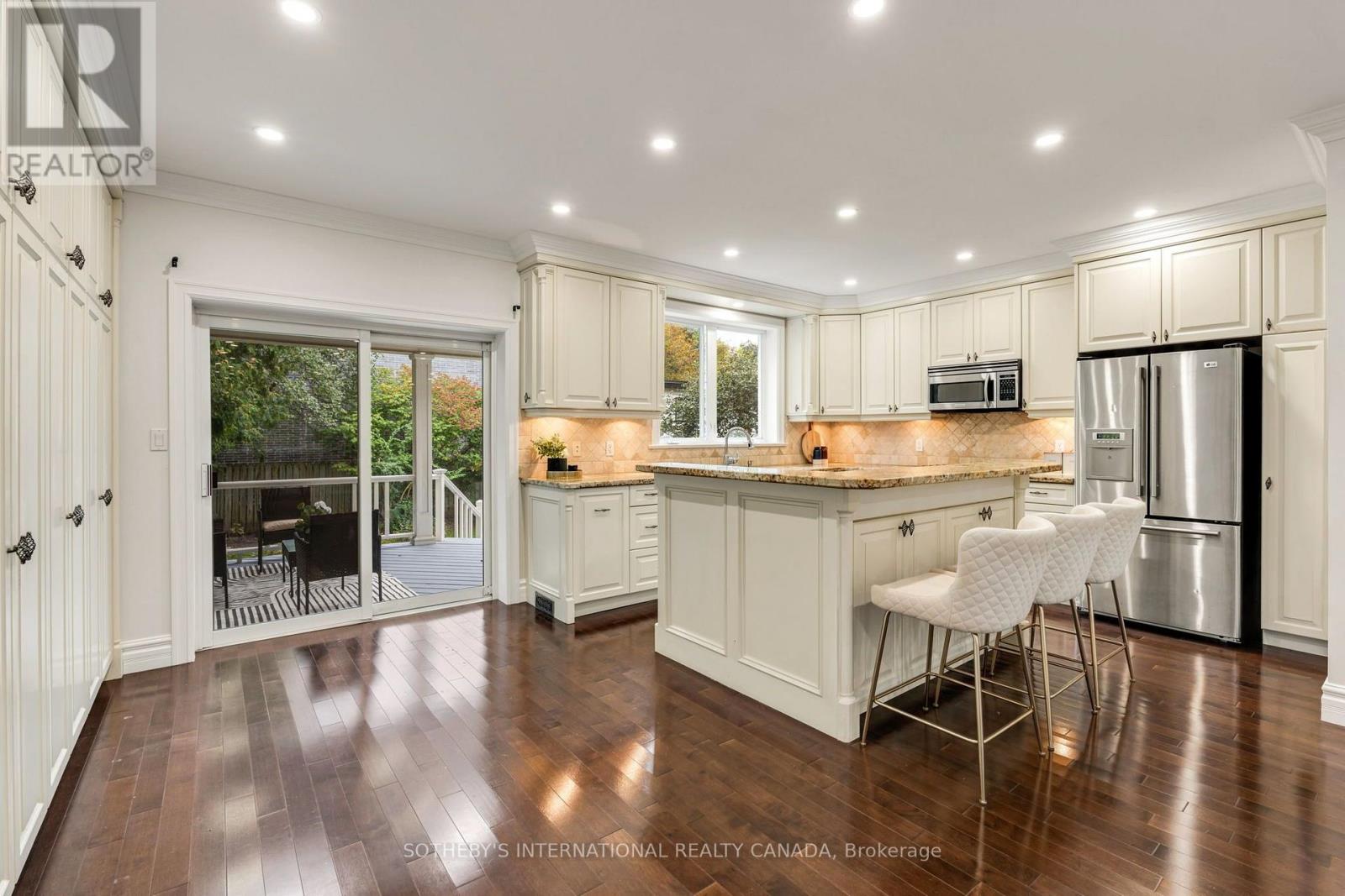 122 Brentcliffe Road, Toronto, Ontario M4G 3Y9 - Photo 3 - C13844564