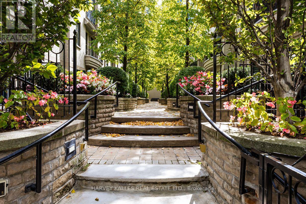 TH 9 - 1 BAXTER STREET, Toronto, Ontario