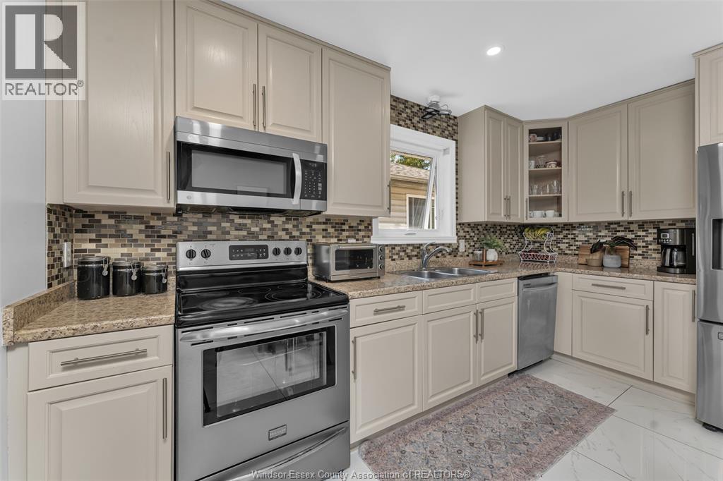 2222 Longfellow Avenue, Windsor, Ontario  N9B 3J8 - Photo 15 - 26023705