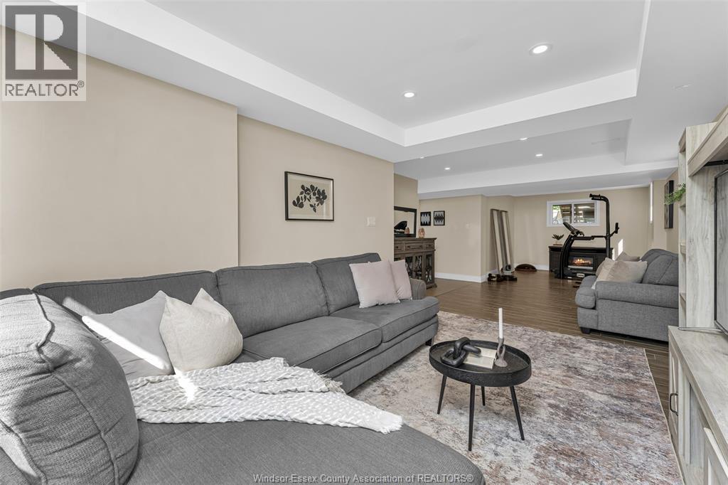 2222 Longfellow Avenue, Windsor, Ontario  N9B 3J8 - Photo 19 - 26023705