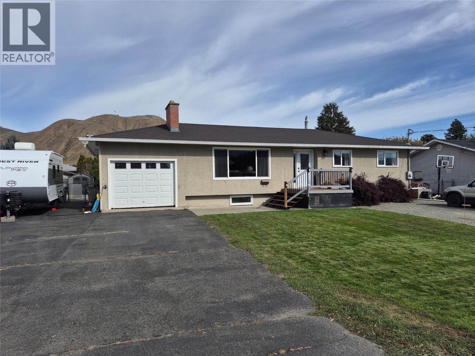 2236 GREENFIELD Avenue