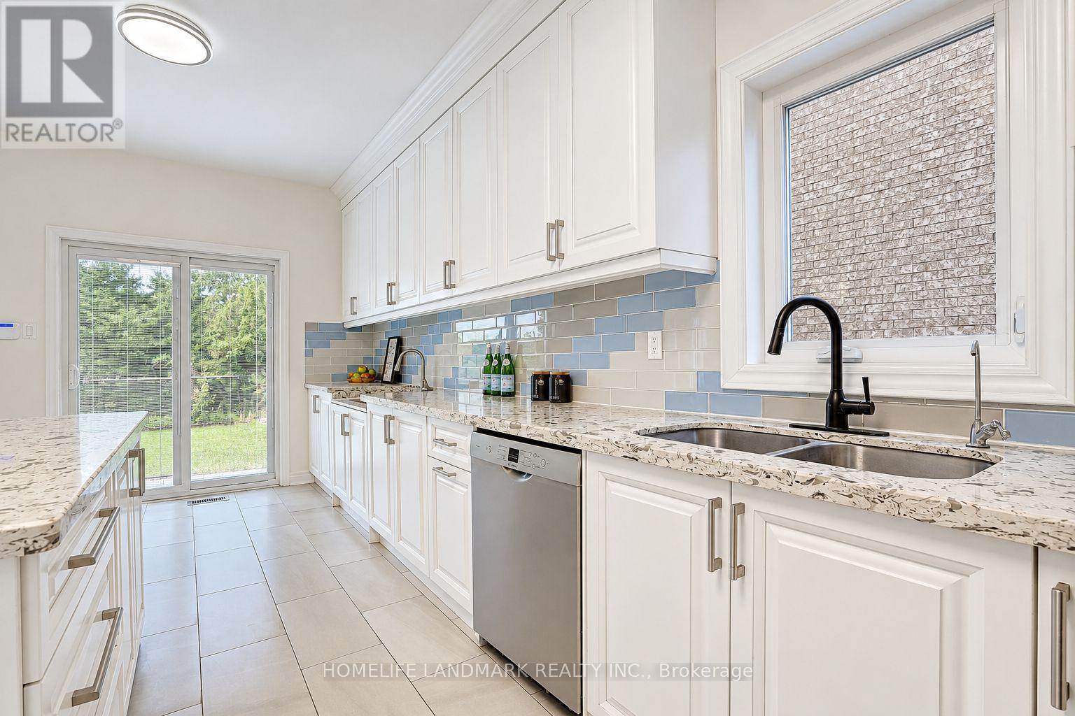 124 Shaftsbury Avenue, Richmond Hill, Ontario  L4C 0G6 - Photo 23 - N13844584