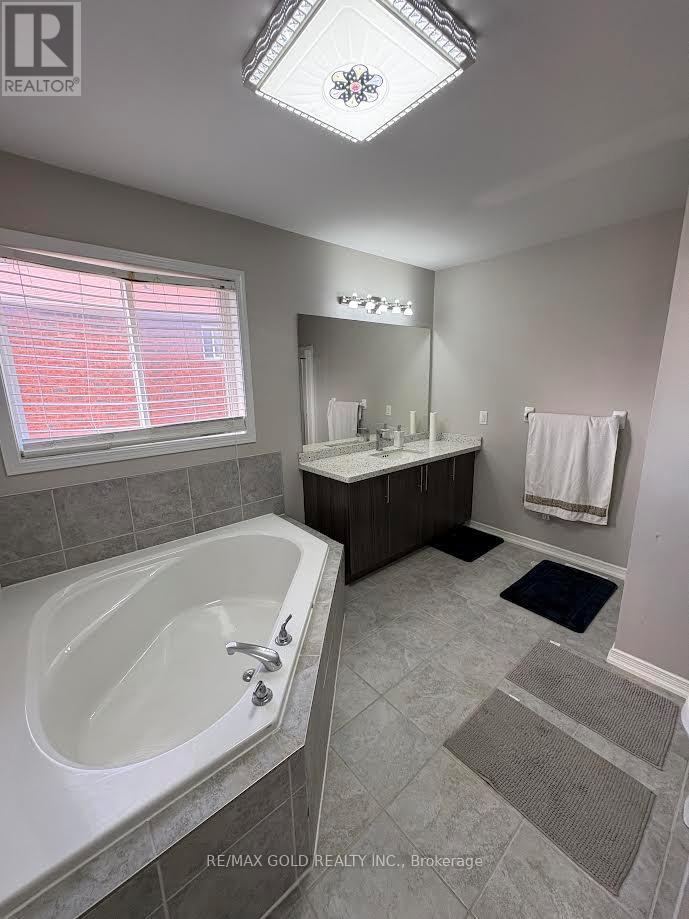 2199 Batters Loop Street, Innisfil, Ontario  L9S 0C9 - Photo 18 - N13844684