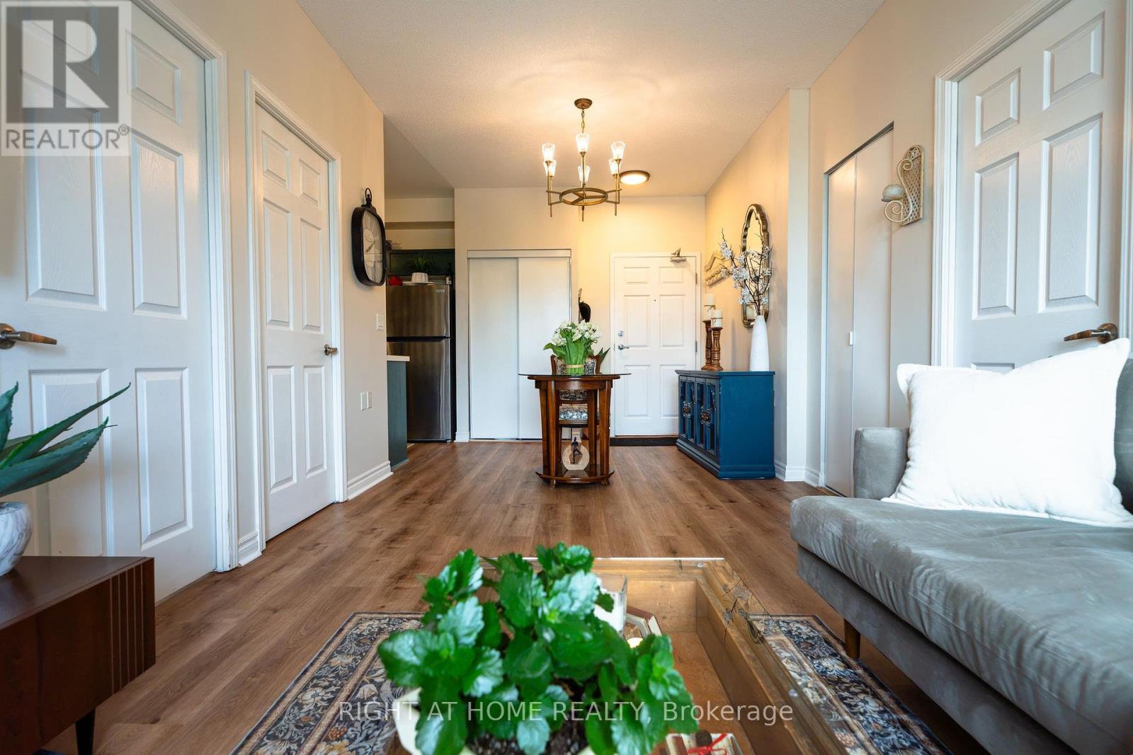 202 - 15450 Yonge Street, Aurora, Ontario  L4G 0K1 - Photo 4 - N13844752