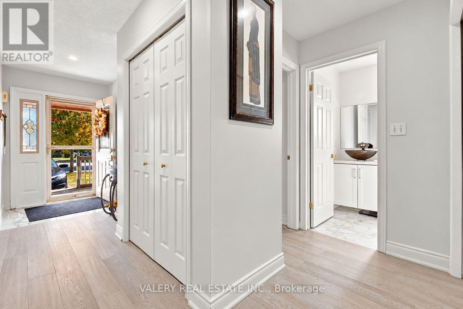 106 Doctor Moore Court, Halton Hills, Ontario  L7J 3A7 - Photo 4 - W13844524