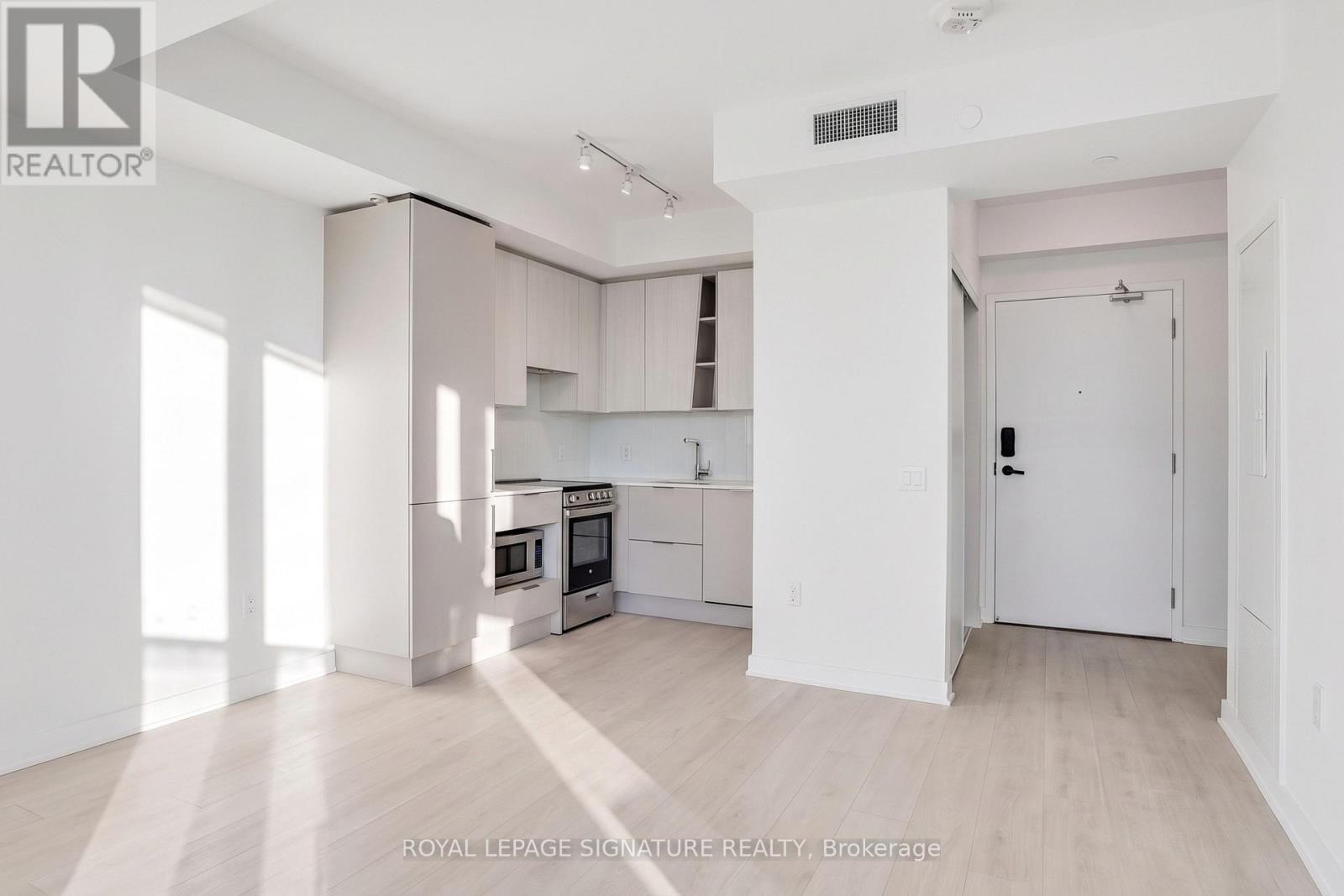 610 - 3900 Confederation Parkway, Mississauga, Ontario  L5B 0M3 - Photo 2 - W13844596