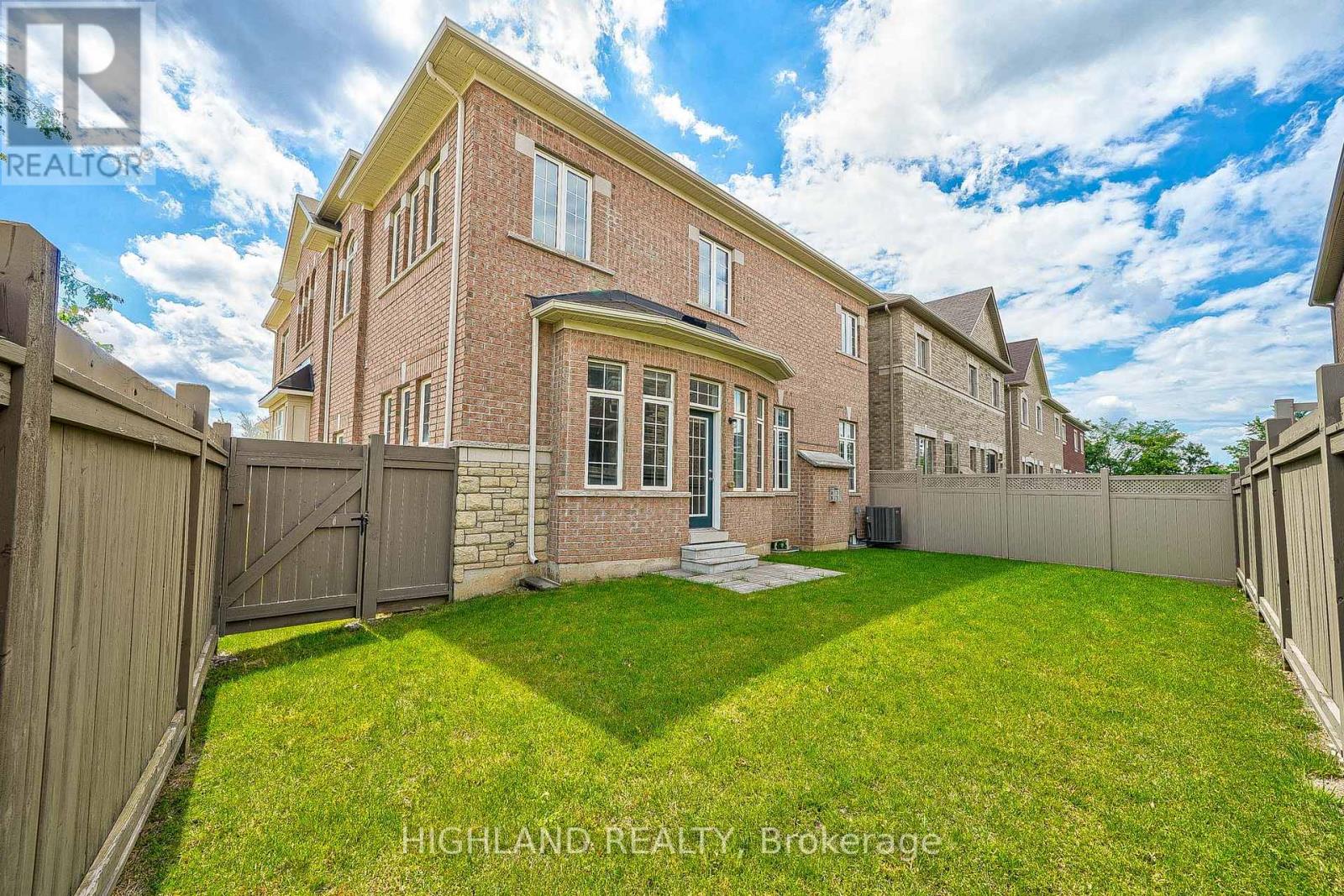 425 Threshing Mill Boulevard, Oakville, Ontario  L6H 0T4 - Photo 3 - W13844702