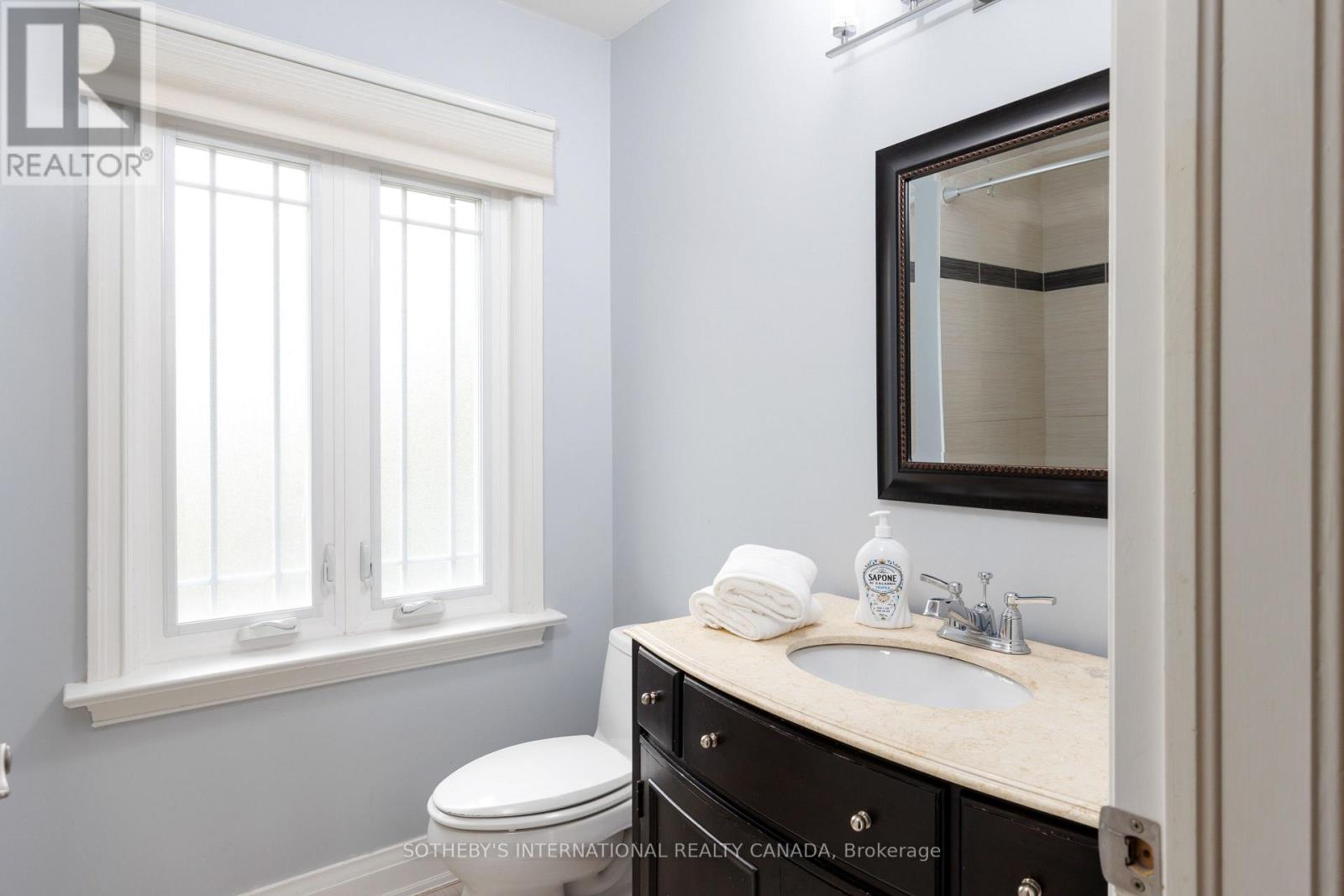145 Brentwood Road N, Toronto, Ontario  M8X 2C8 - Photo 14 - W13844704