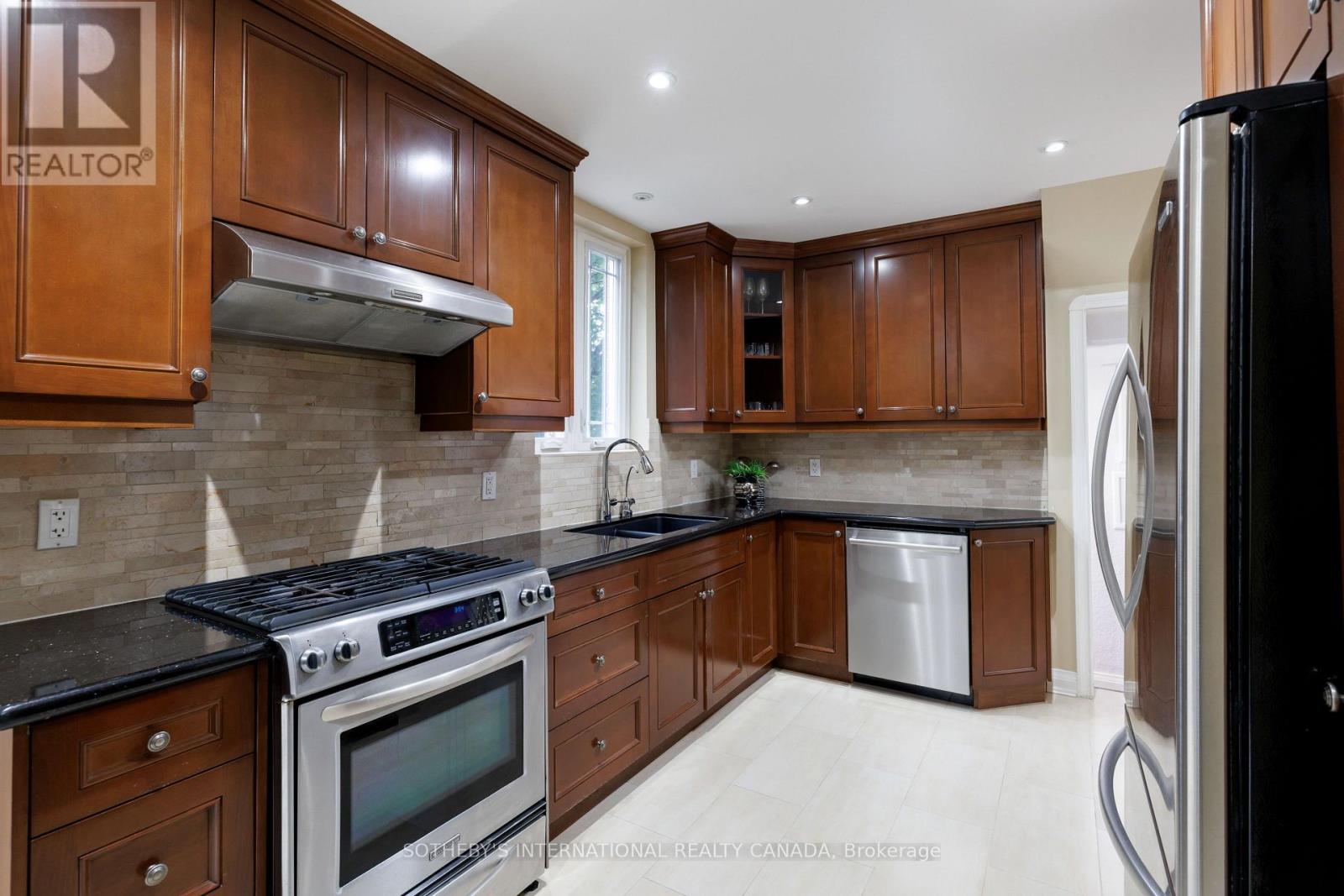 145 Brentwood Road N, Toronto, Ontario  M8X 2C8 - Photo 8 - W13844704
