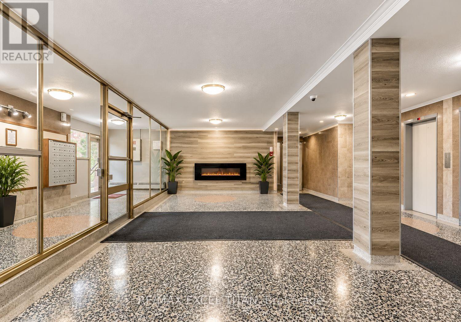 104 - 1524 Lawrence Avenue W, Toronto, Ontario  M6L 1B7 - Photo 2 - W13844706