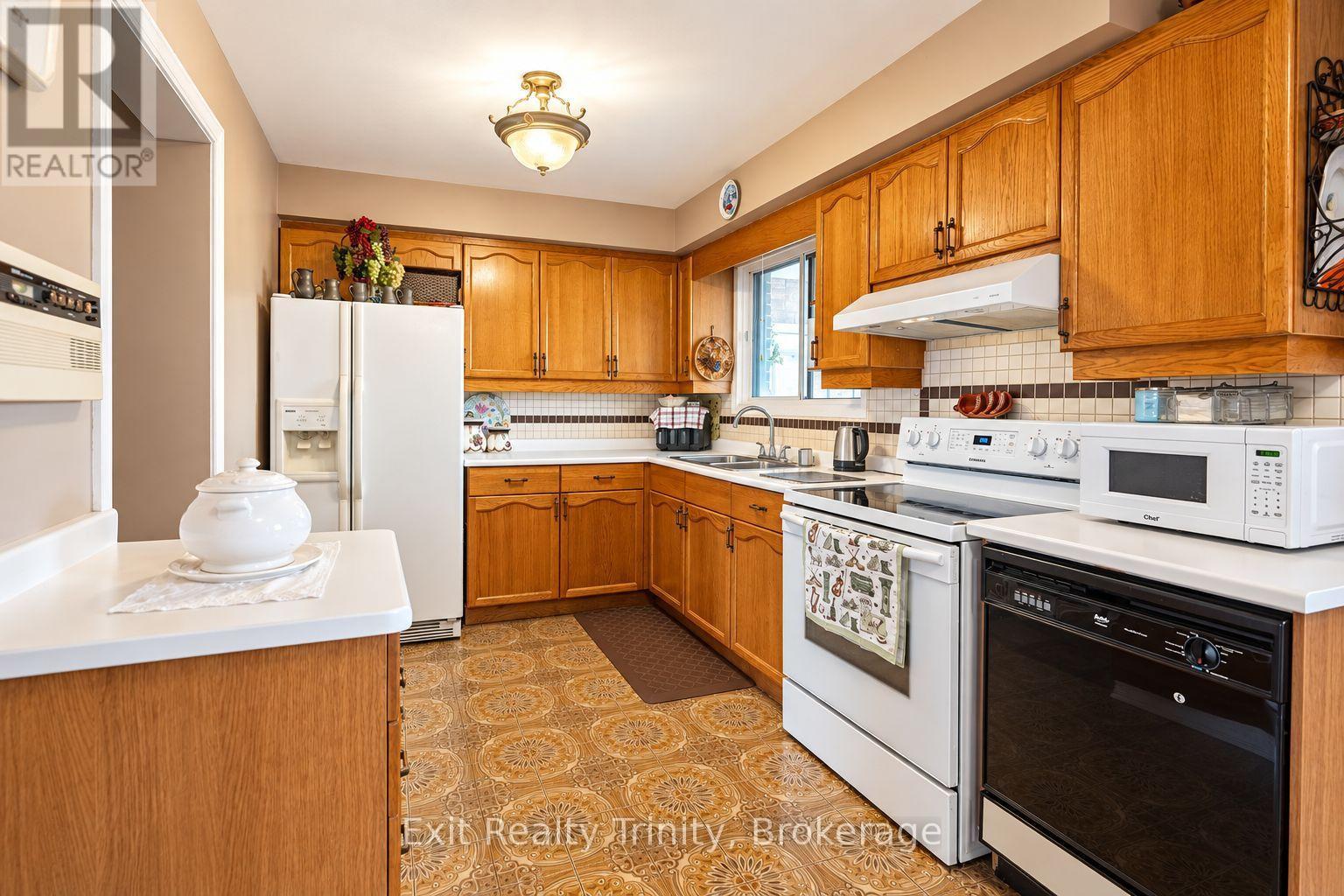 57 Lindylou Road, Toronto, Ontario  M9M 2B1 - Photo 13 - W13844710