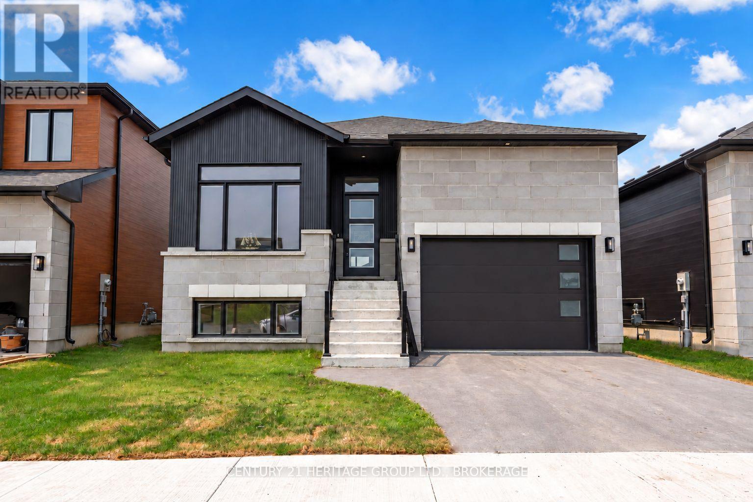 60 DUSENBURY DRIVE, Loyalist, Ontario