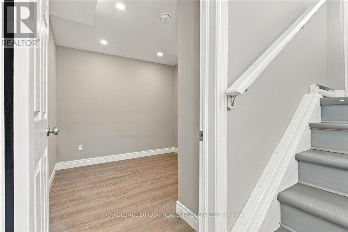 Lower - 17 Eby Street S, Kitchener, Ontario  N2G 3K6 - Photo 13 - X13844736