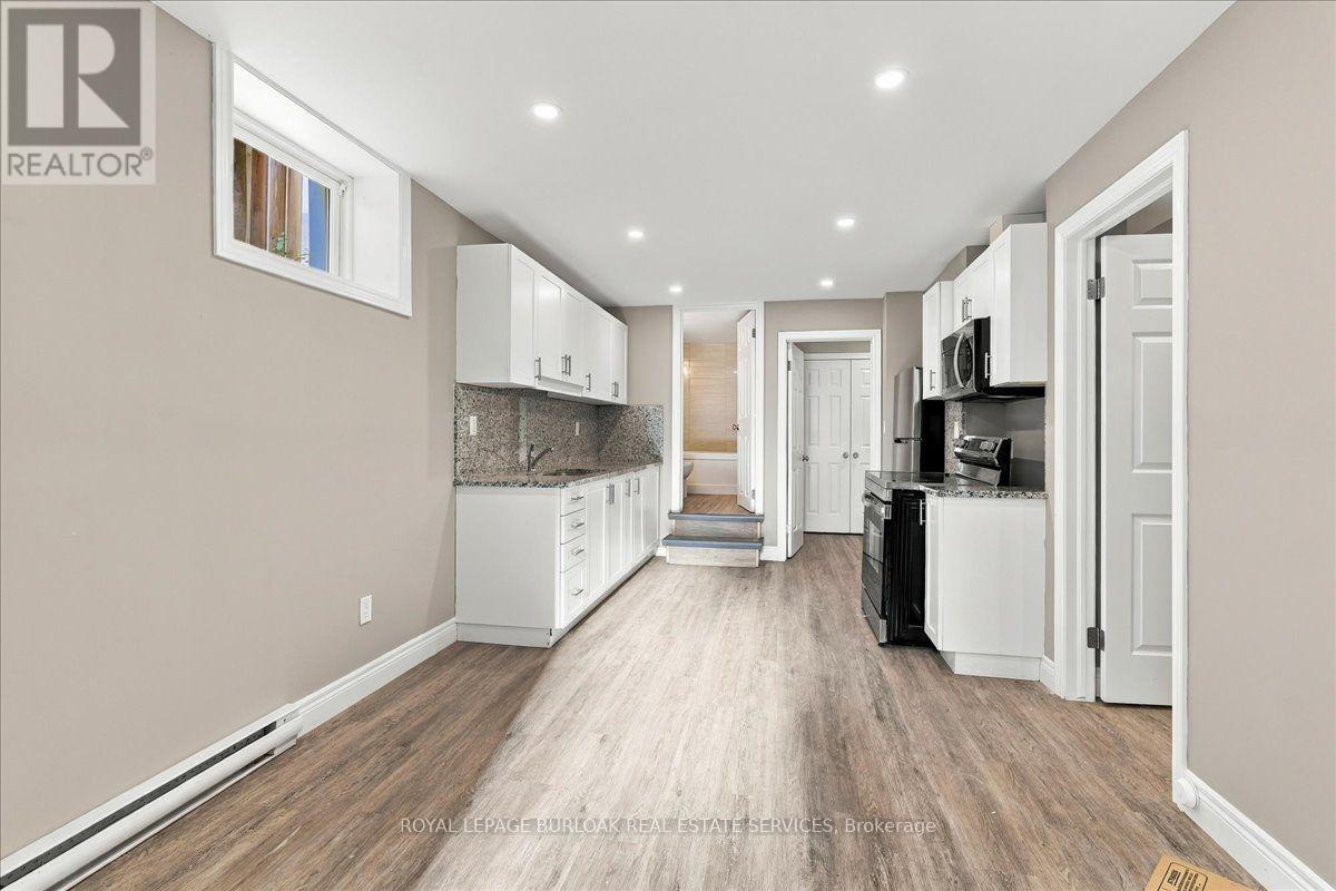 Lower - 17 Eby Street S, Kitchener, Ontario  N2G 3K6 - Photo 4 - X13844736