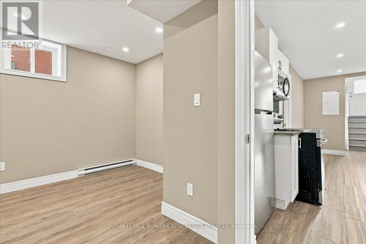 Lower - 17 Eby Street S, Kitchener, Ontario  N2G 3K6 - Photo 9 - X13844736