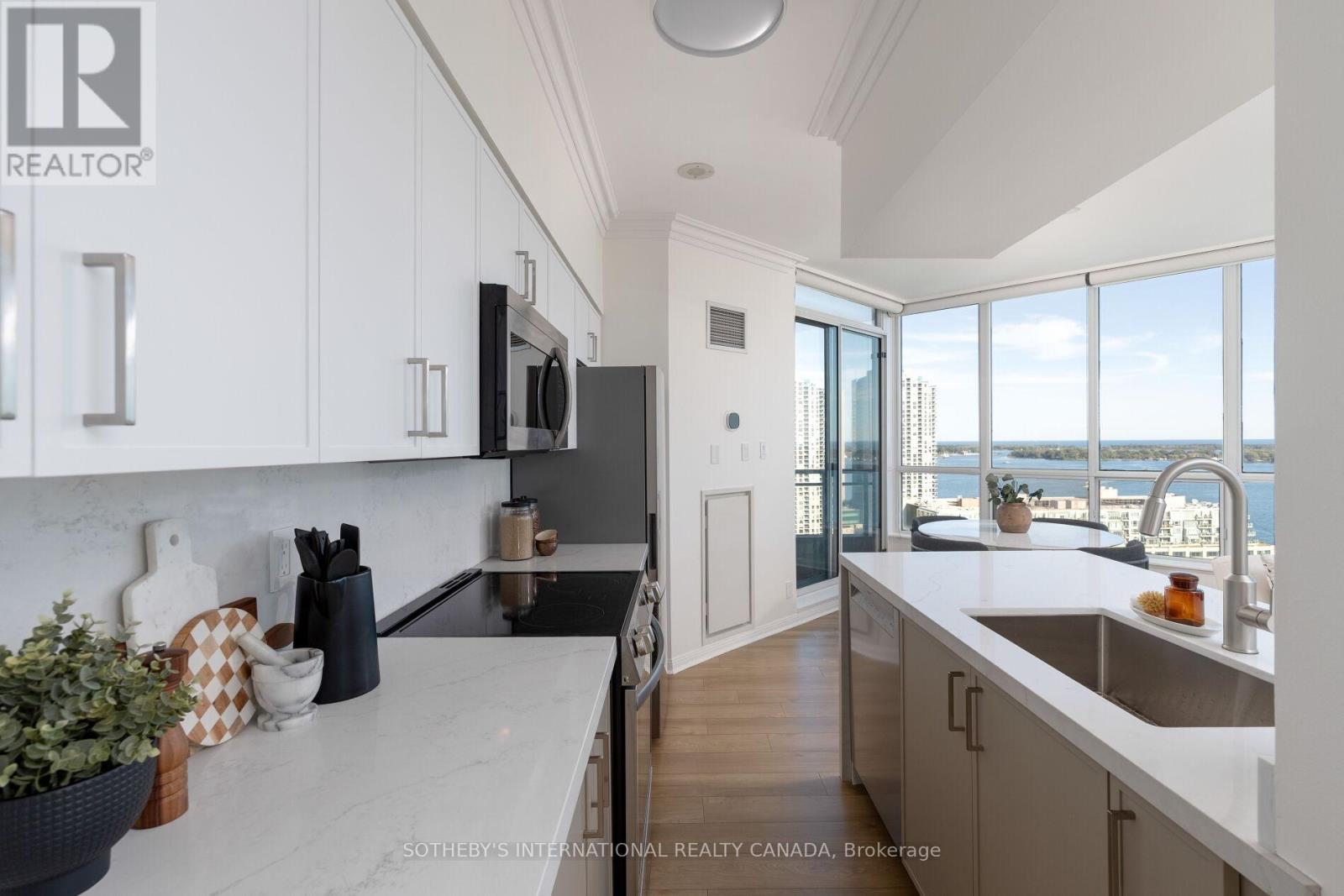 2811 - 230 Queens Quay W, Toronto, Ontario  M5J 2Y7 - Photo 4 - C13844696