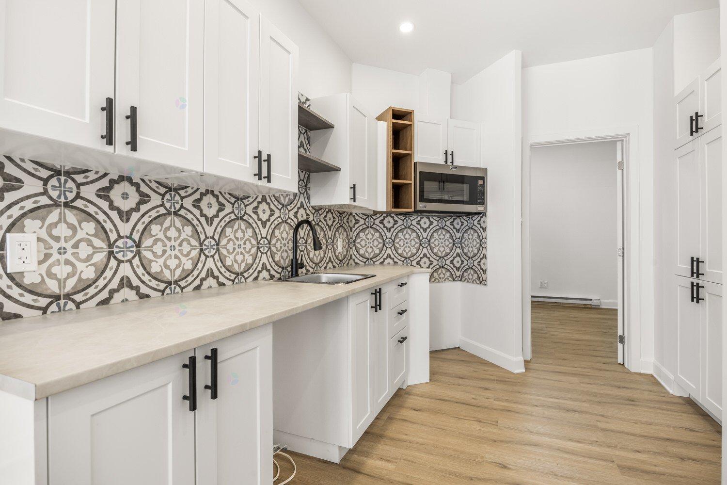 5835-5837 Av. Papineau Montréal (Rosemont/La Petite-Patrie) Quebec Canada H2G2W3 5