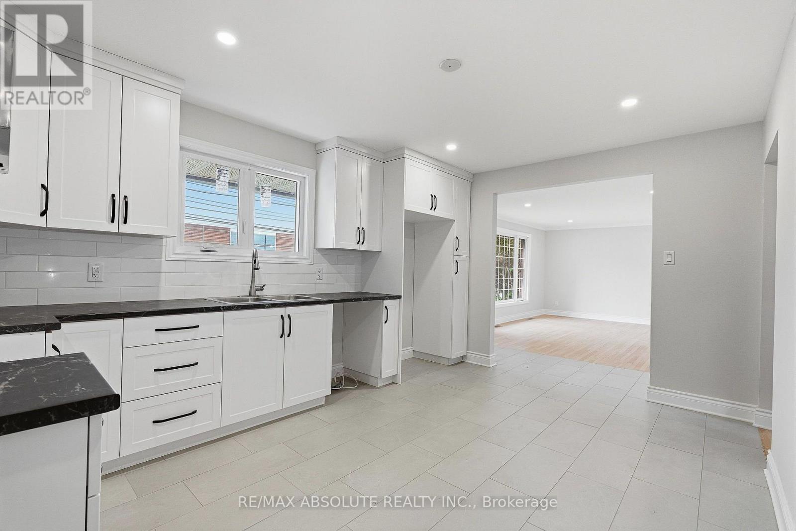 1095 Kenaston Street, Ottawa, Ontario  K1B 3P4 - Photo 11 - X13844870