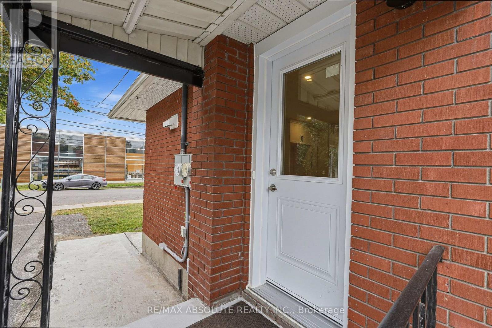 1095 Kenaston Street, Ottawa, Ontario  K1B 3P4 - Photo 3 - X13844870