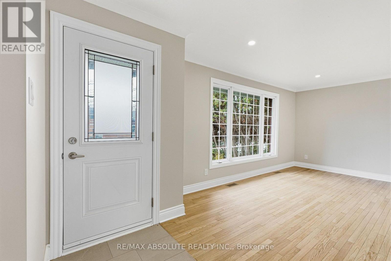 1095 Kenaston Street, Ottawa, Ontario  K1B 3P4 - Photo 4 - X13844870