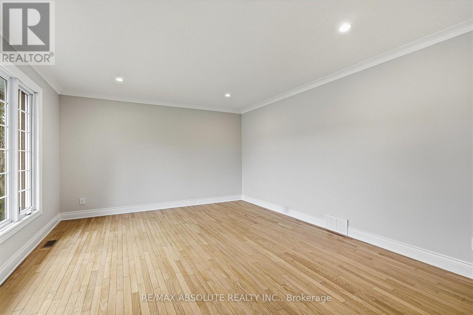 1095 Kenaston Street, Ottawa, Ontario  K1B 3P4 - Photo 5 - X13844870