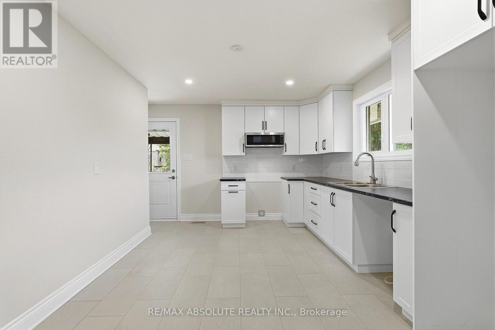 1095 Kenaston Street, Ottawa, Ontario  K1B 3P4 - Photo 9 - X13844870
