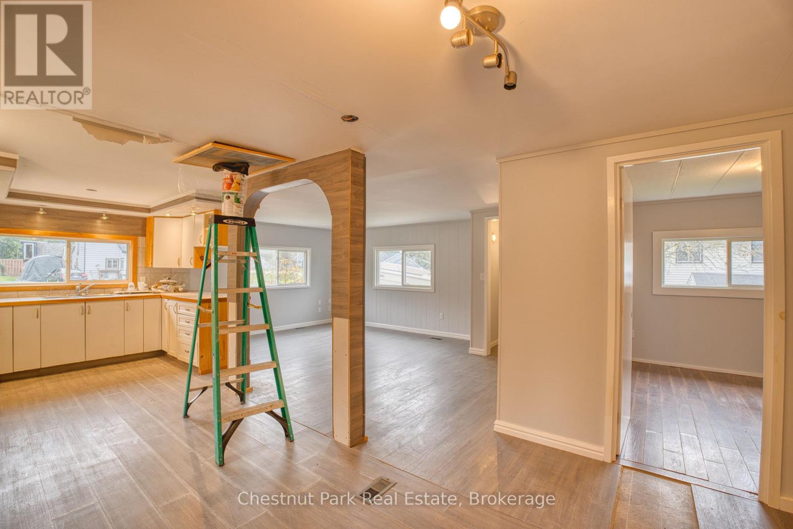 383 Thompson Street, Meaford, Ontario  N4L 1H7 - Photo 4 - X12387994