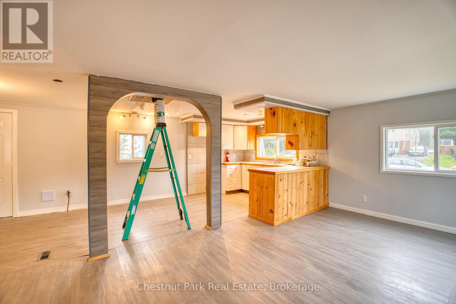 383 Thompson Street, Meaford, Ontario  N4L 1H7 - Photo 3 - X12387994