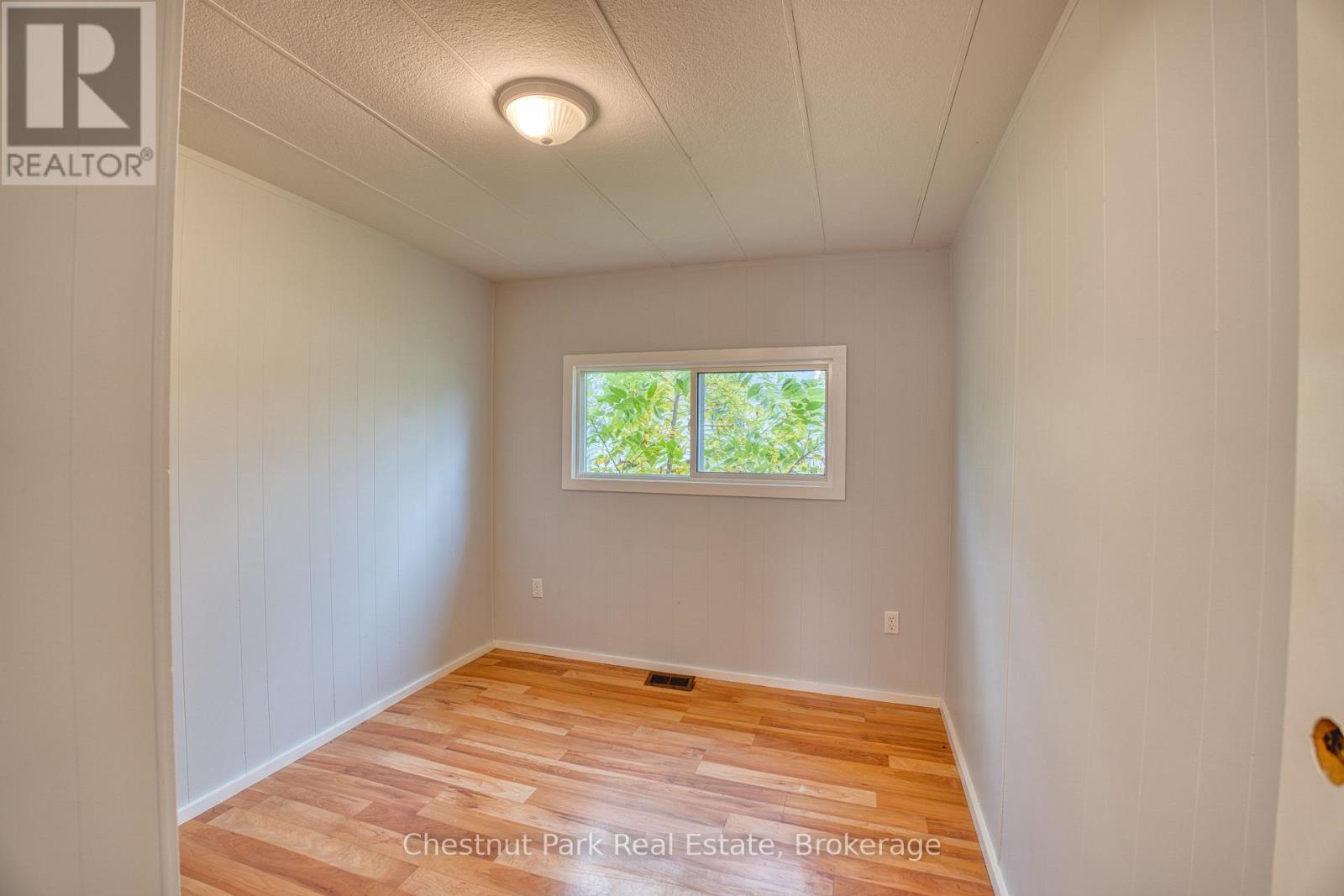 383 Thompson Street, Meaford, Ontario  N4L 1H7 - Photo 10 - X12387994