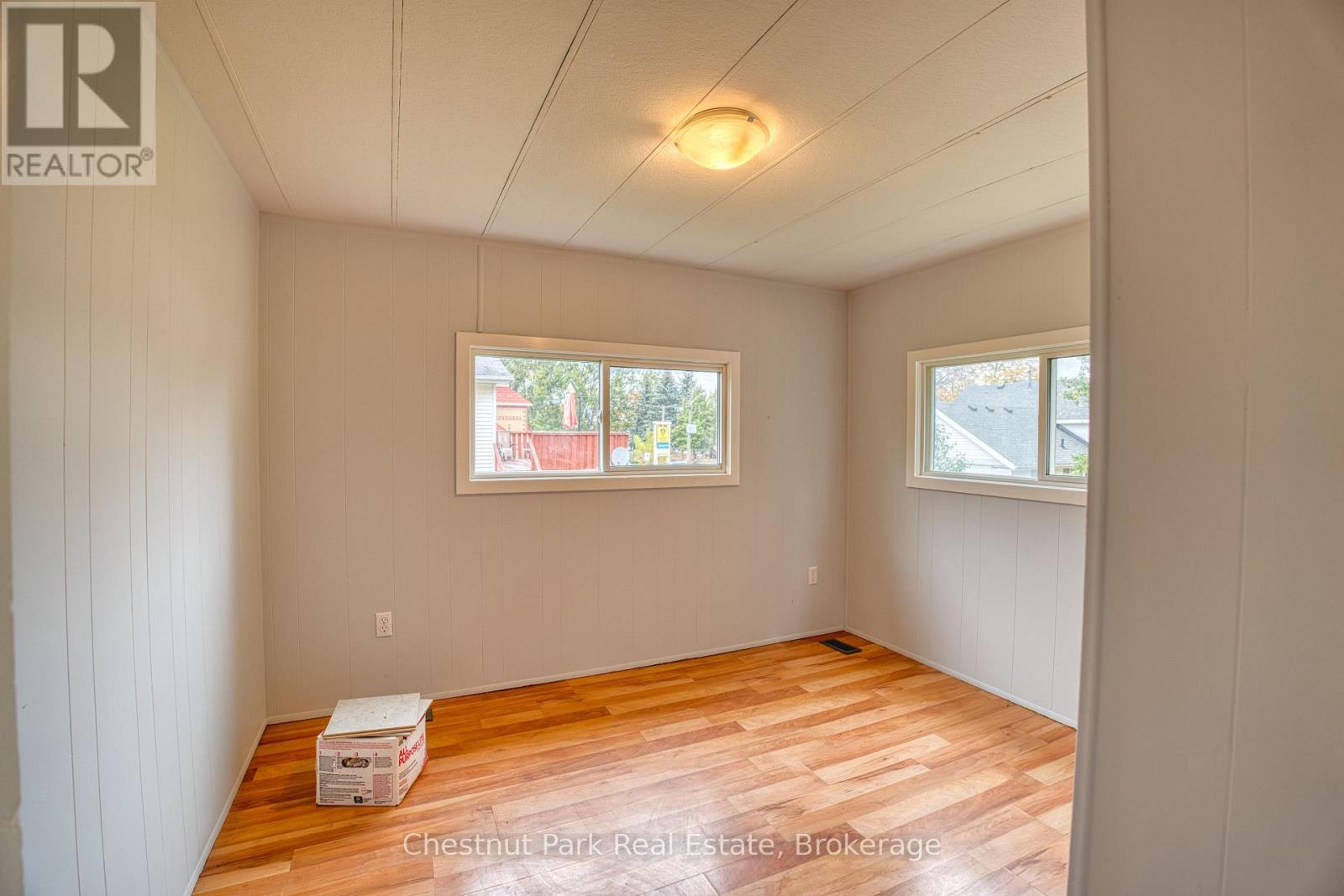 383 Thompson Street, Meaford, Ontario  N4L 1H7 - Photo 12 - X12387994