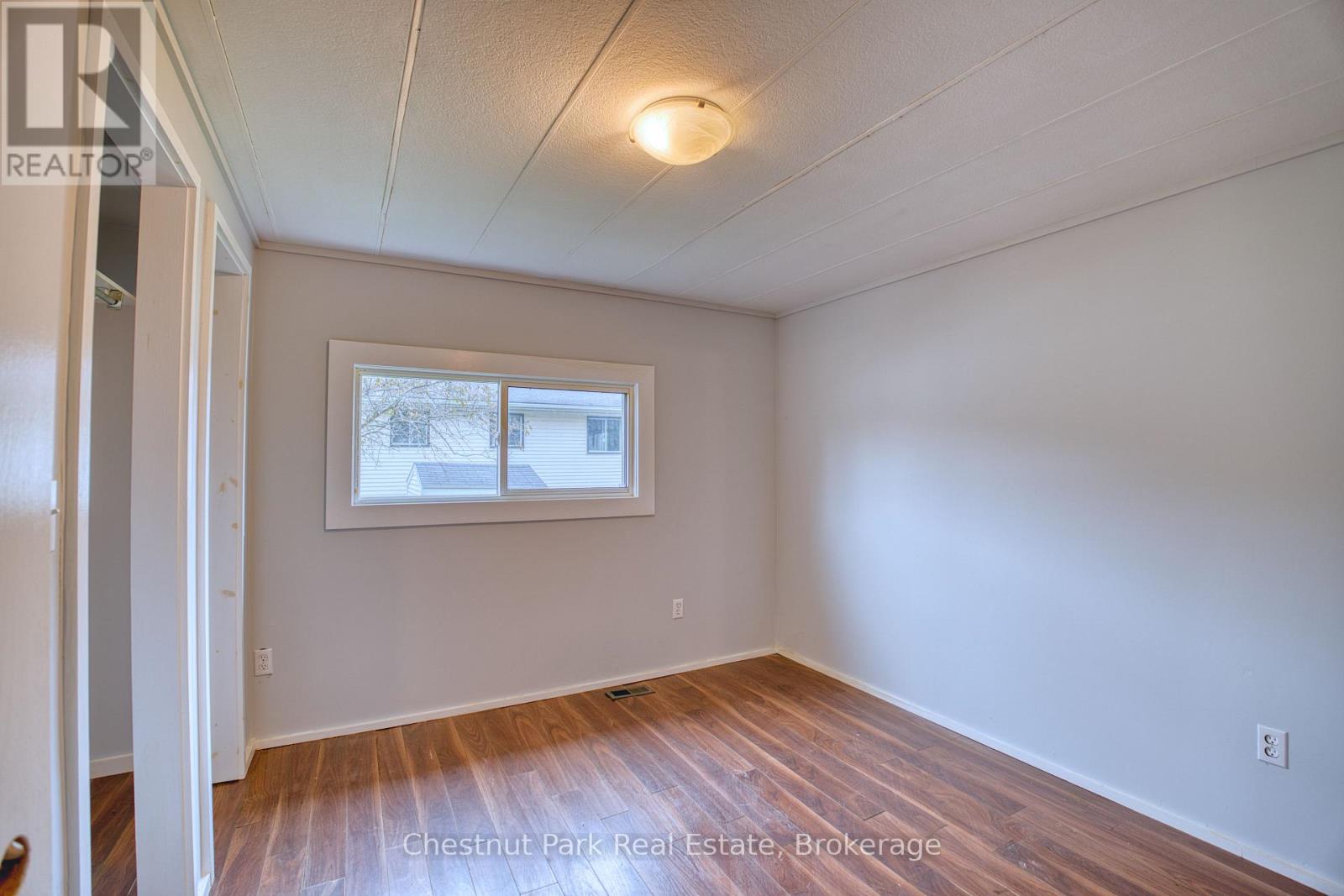 383 Thompson Street, Meaford, Ontario  N4L 1H7 - Photo 7 - X12387994