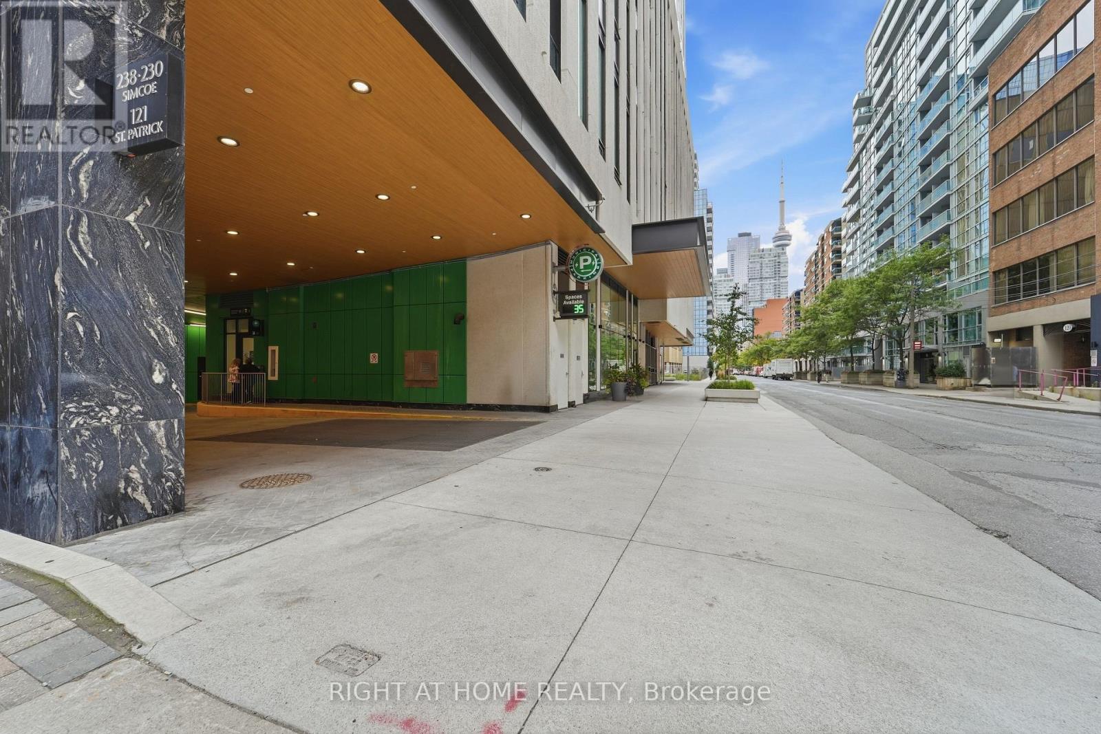 803 - 238 Simcoe Street, Toronto, Ontario  M5T 0E2 - Photo 2 - C13844768