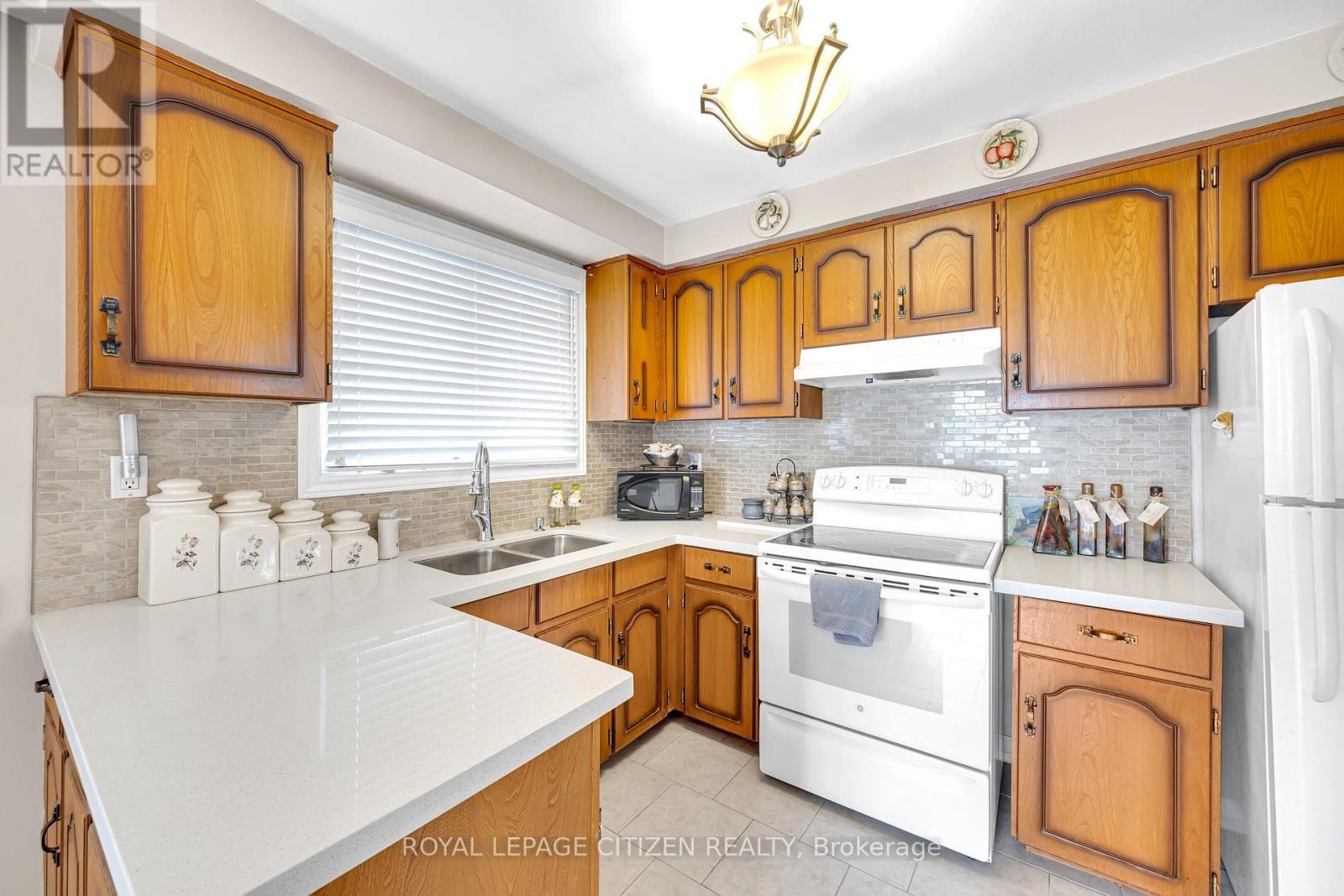 57 Bakerton Drive, Toronto, Ontario  M1J 2T3 - Photo 14 - E13844764