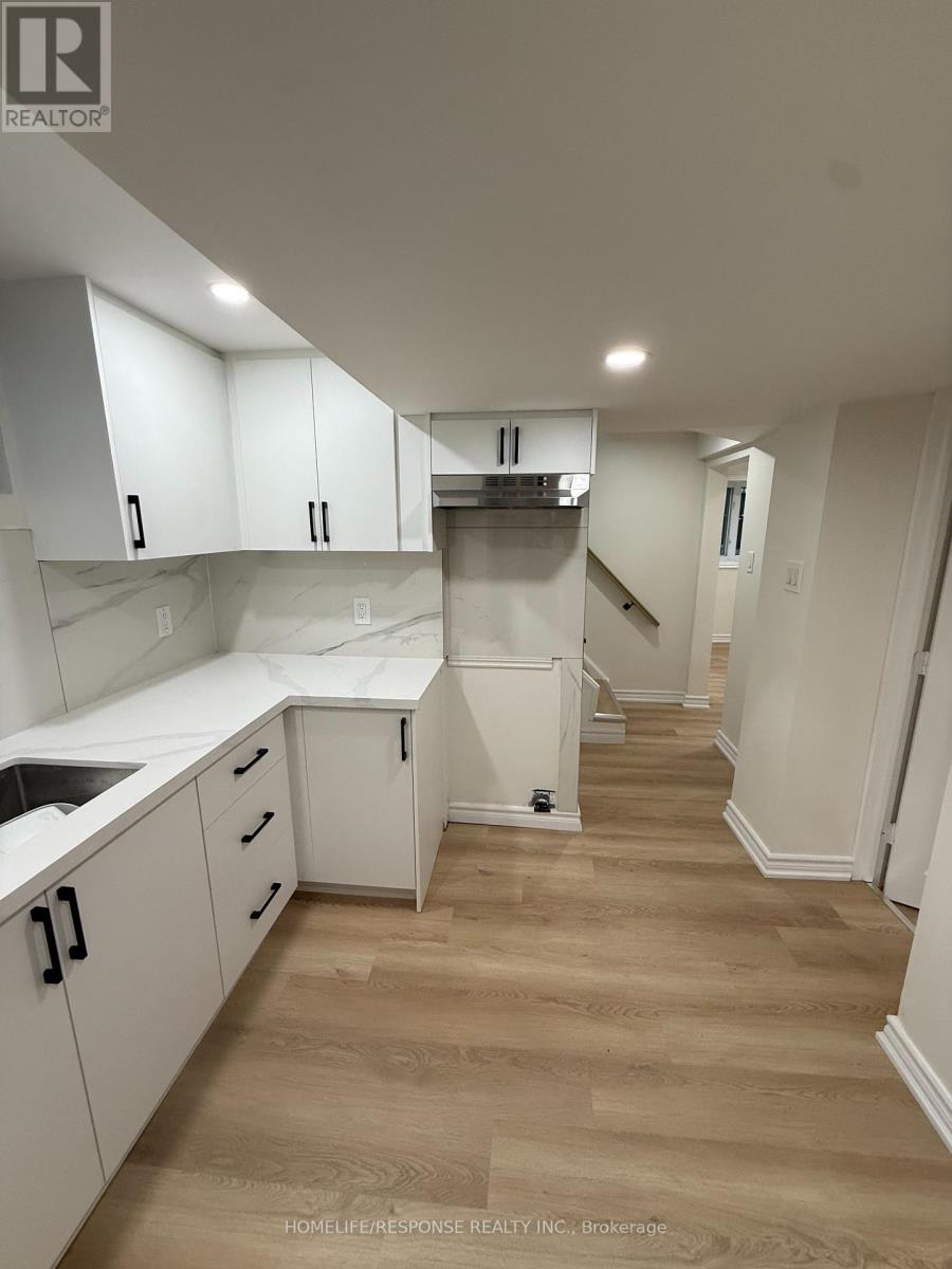 208 Lake Promenade, Toronto, Ontario  M8W 1A8 - Photo 5 - W13844794