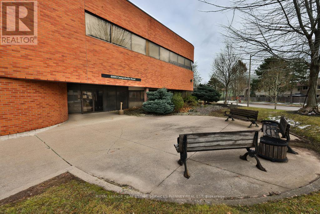 6800 Campobello Road, Mississauga, Ontario L5N 2L8 - Photo 2 - W12601632