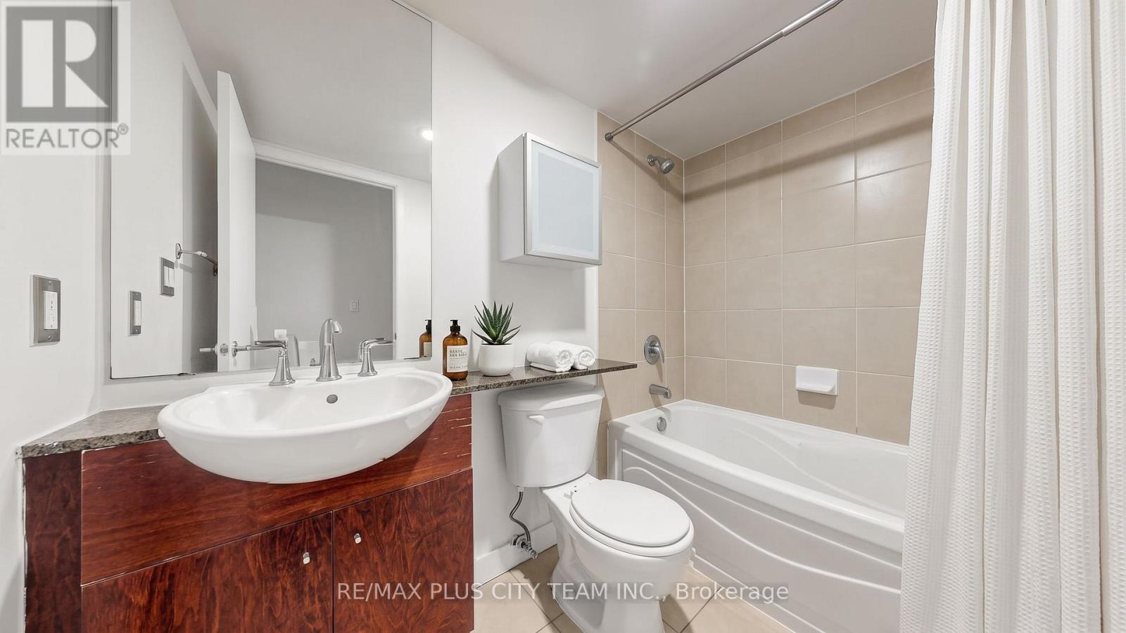 3011 - 381 Front Street W, Toronto, Ontario  M5V 3R8 - Photo 12 - C13746772
