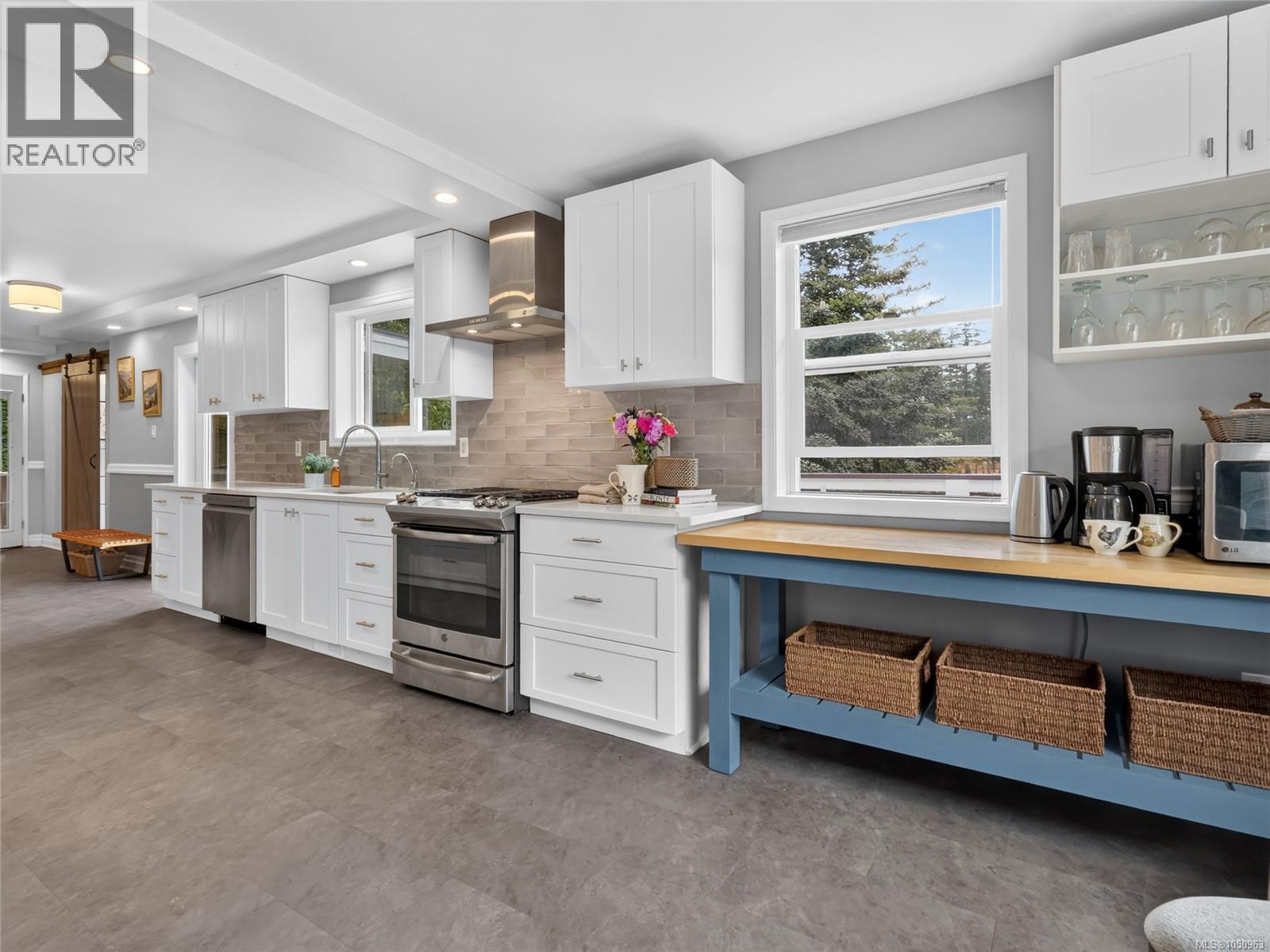 5209 Old West Saanich Rd