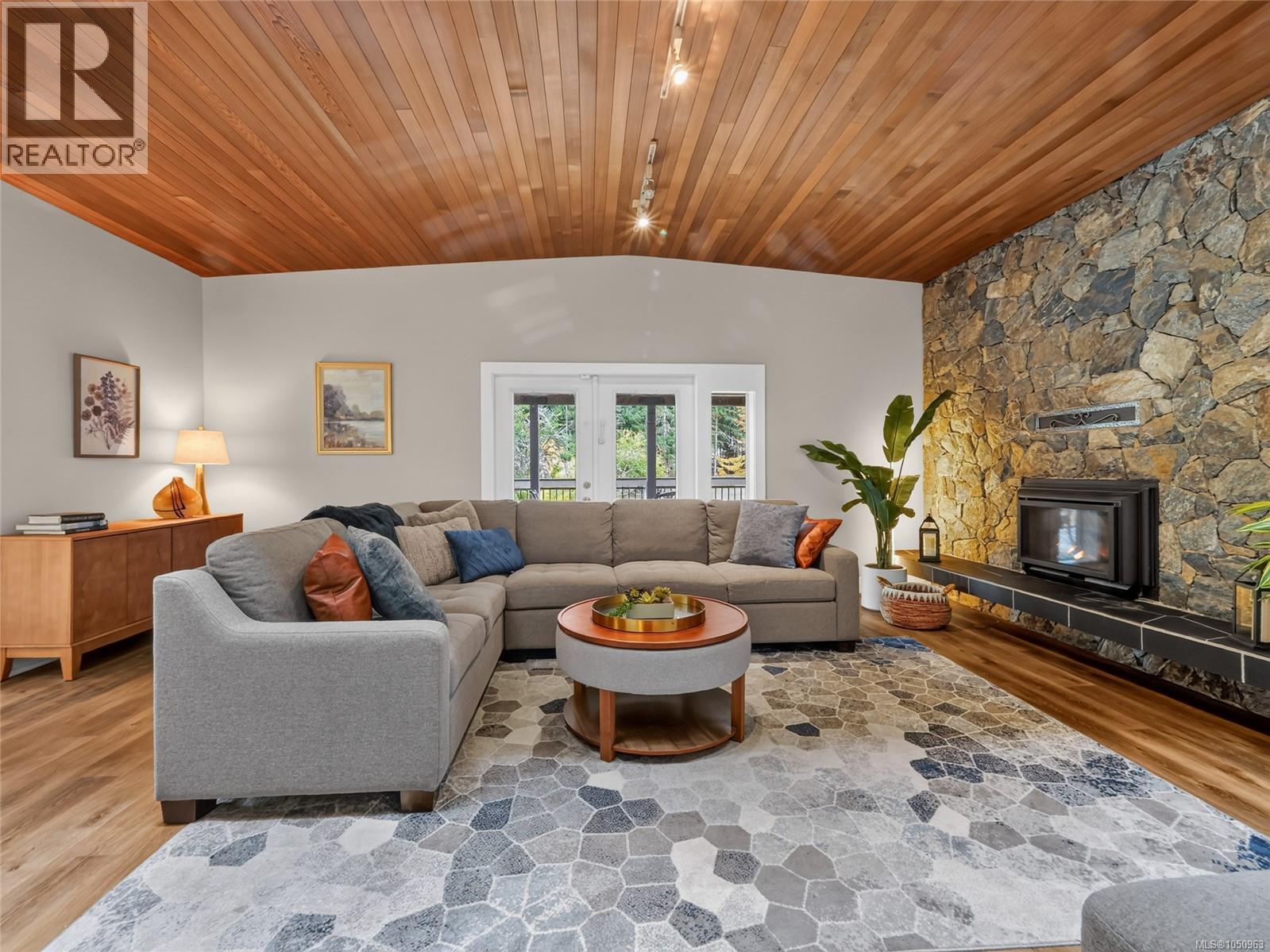 5209 Old West Saanich Rd