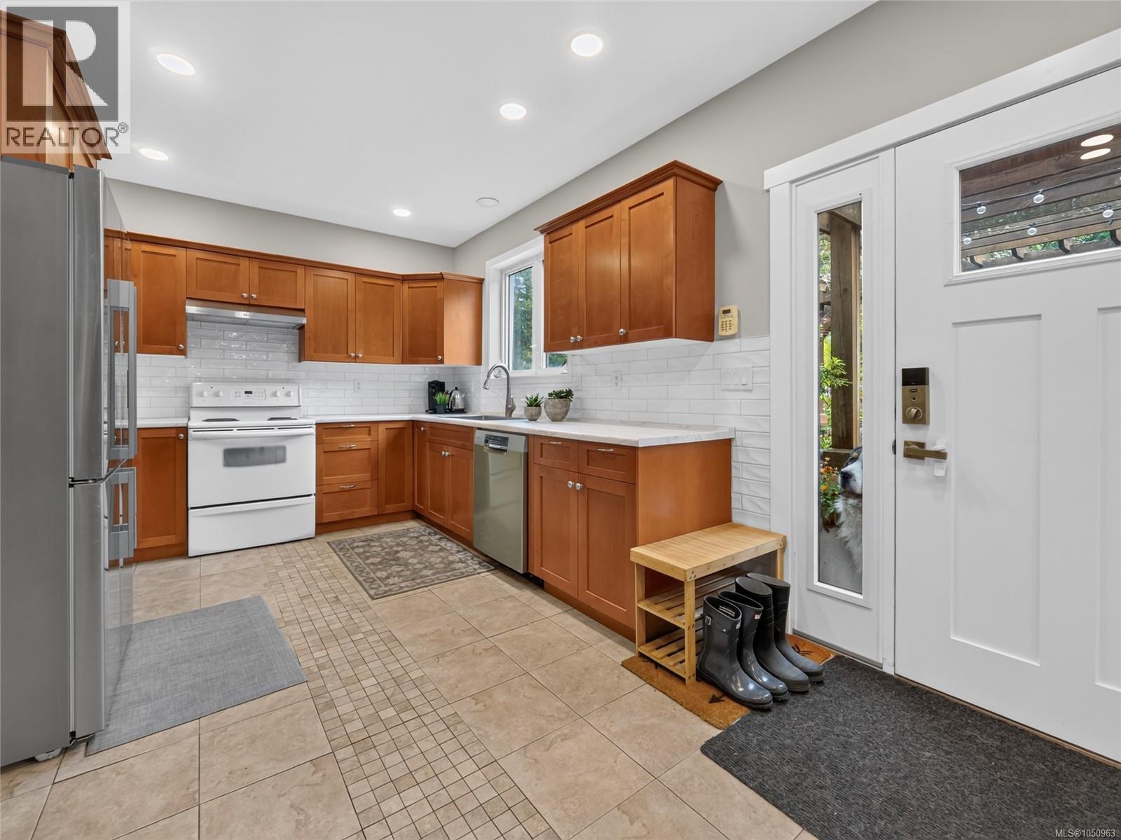5209 Old West Saanich Rd