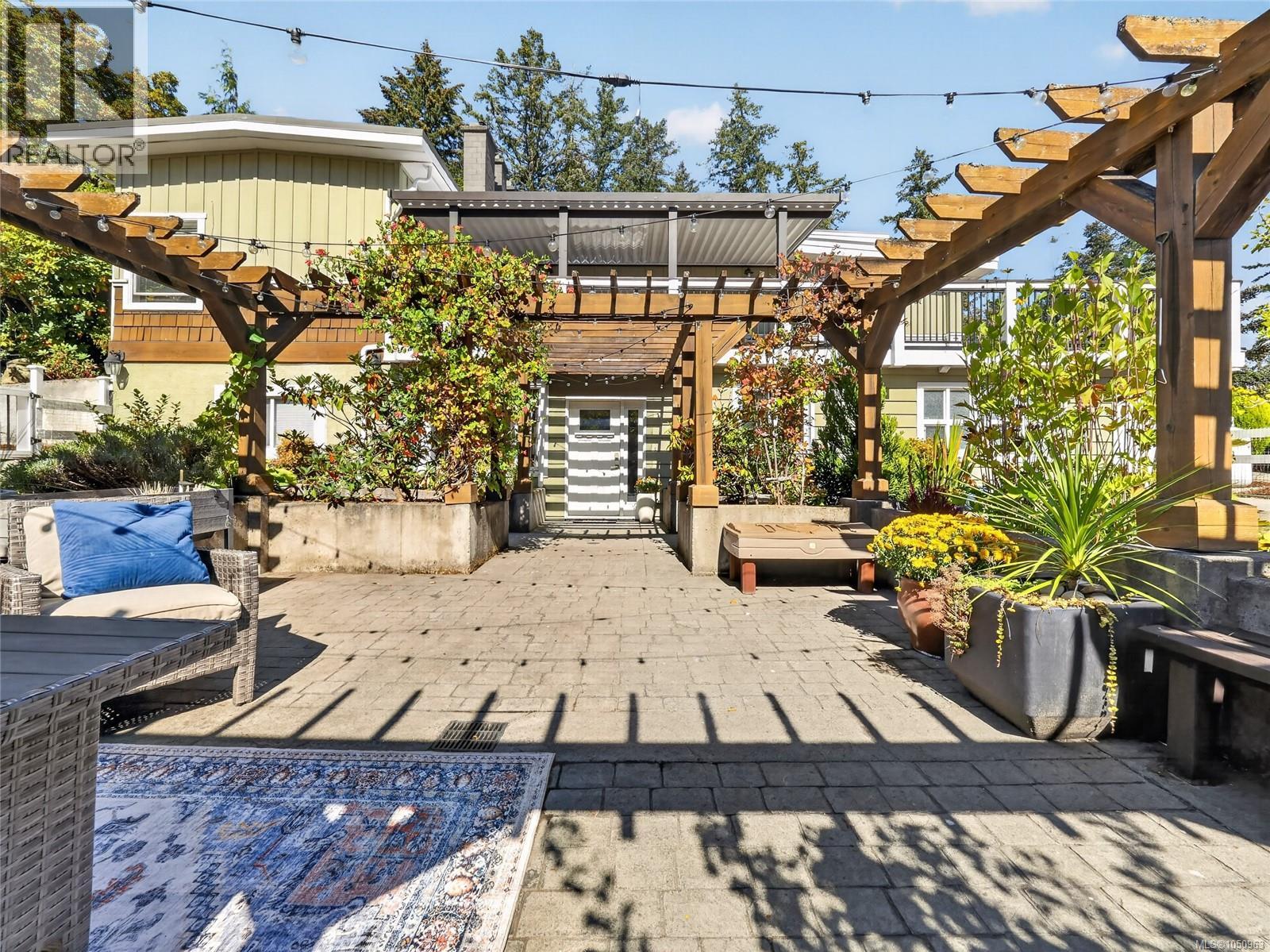 5209 Old West Saanich Rd